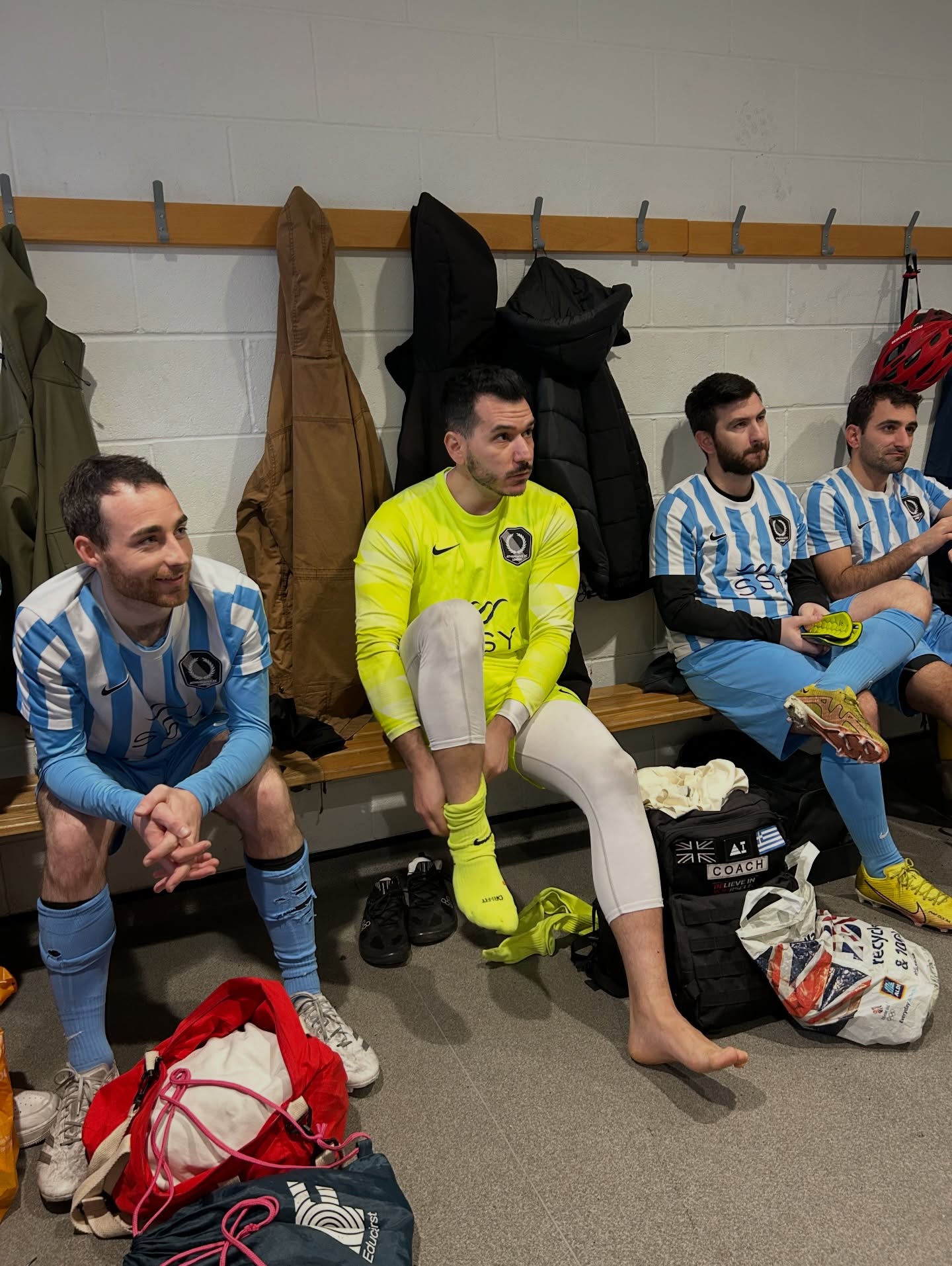 Pre-match preparation and focus —-> the key to success! ⚽️ ⚽️
#atheniansfc #footballers #londonfootball