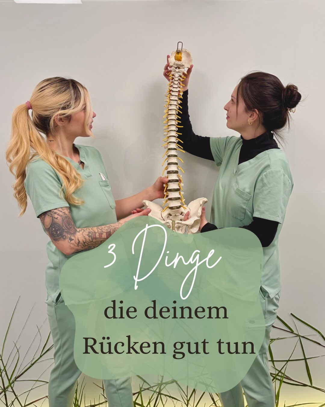 Dein Rücken leistet jeden Tag so viel – beim Sitzen, Stehen, Arbeiten und Entspannen. Trotzdem bekommt er oft erst Aufmerksamkeit, wenn er sich mit Schmerzen meldet. 💭
Mit regelmäßiger Bewegung, einer bewussten Haltung und kleinen Pausen kannst du schon viel für deine Rückengesundheit tun.
Und wenn die Beschwerden länger anhalten oder immer wiederkommen: Warte nicht zu lange. Wir sind gerne für dich da und unterstützen dich dabei, deinem Rücken wieder mehr Leichtigkeit zu schenken. 💚
👉 Termine kannst du jederzeit bei uns vereinbaren.
#AOZTuttlingen #rückentraining #schmerzen #orthopädie #haltung