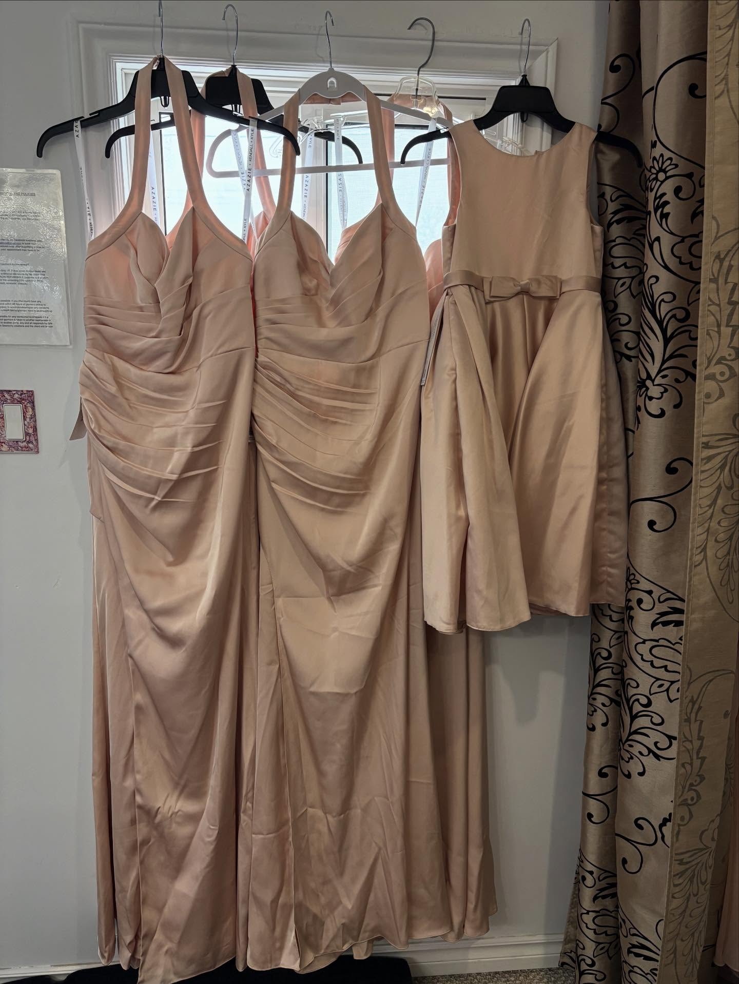 This gorgeous set of 4 bridesmaids and flower girls dress came in for consignment yesterday.
All brand new with tags, unaltered
Kylie x Kendall by Azazie
Colour: English Rose
3 bridesmaids dresses are size 8
1 bridesmaids dress is size 6
Flower girl would fit size 7/8
Consignment price bridesmaids: $170 each
Consignment price flower girl: $70
Dm if you are interested or book through our website for a private appointment to come look through our stock!