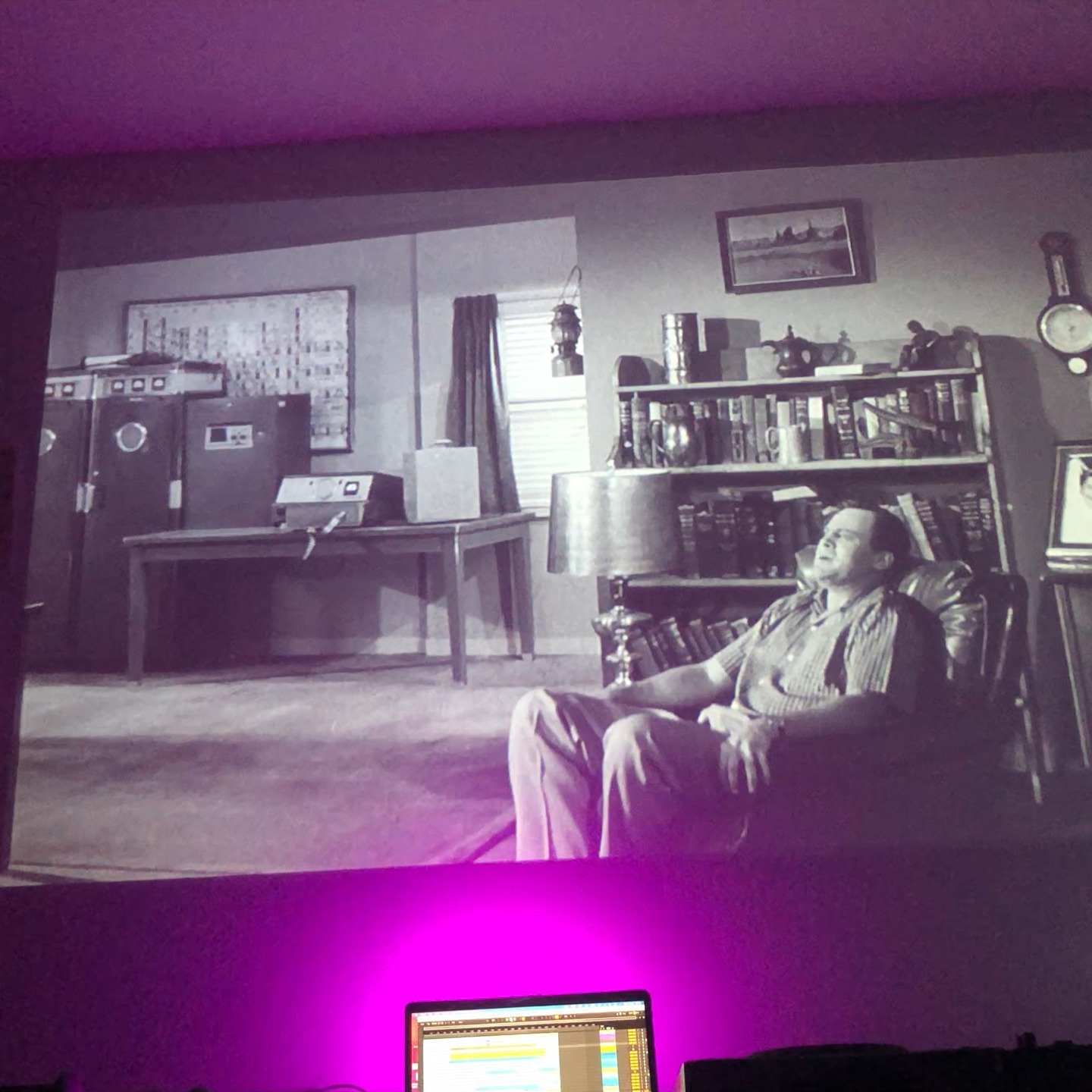 taking inspiration from a giant brain in the studio today... #giantbrain#newremix#secretproject#bro#producer#remix#alberton#abletonlive #df_tram