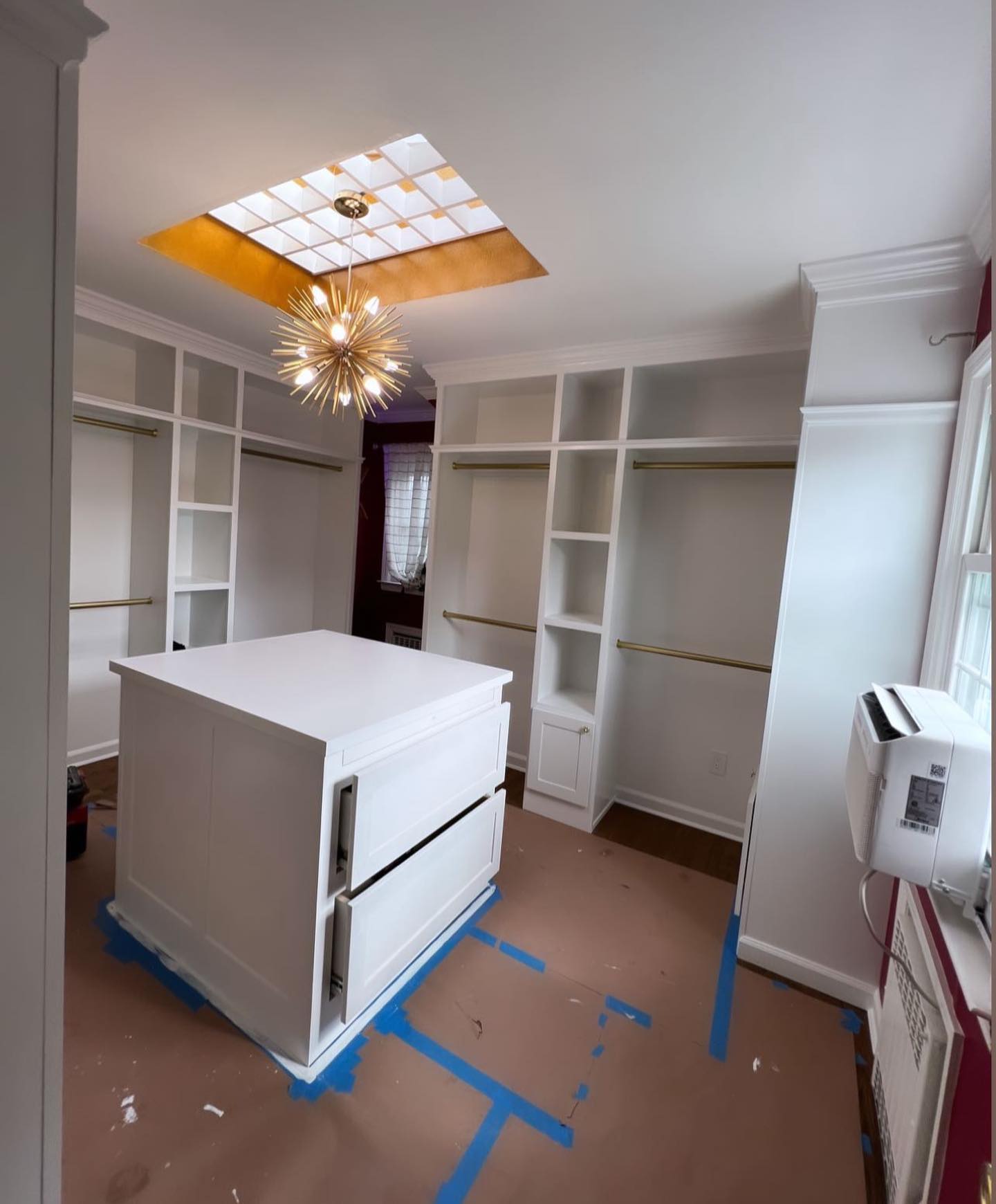 Another job for another contractor, here we built the island for his closet . maple ply construction, 2 drawers on each side with soft close slides
#cabinetrydesign #custom #closet #smallbusiness #shop #elite #millwork #maple #blum @mpd_carpentry