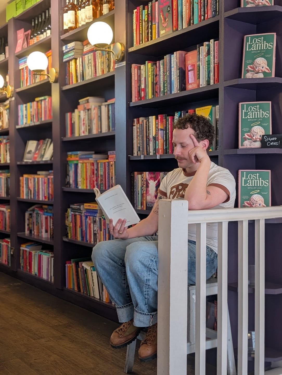 Saturday reading spot 📚
Come hang amongst our gorgeous shelves with a good book and a glass of something delicious. We're open in Highbury and Chelsea until 9pm tonight and 6pm tomorrow for 📚🍷☕