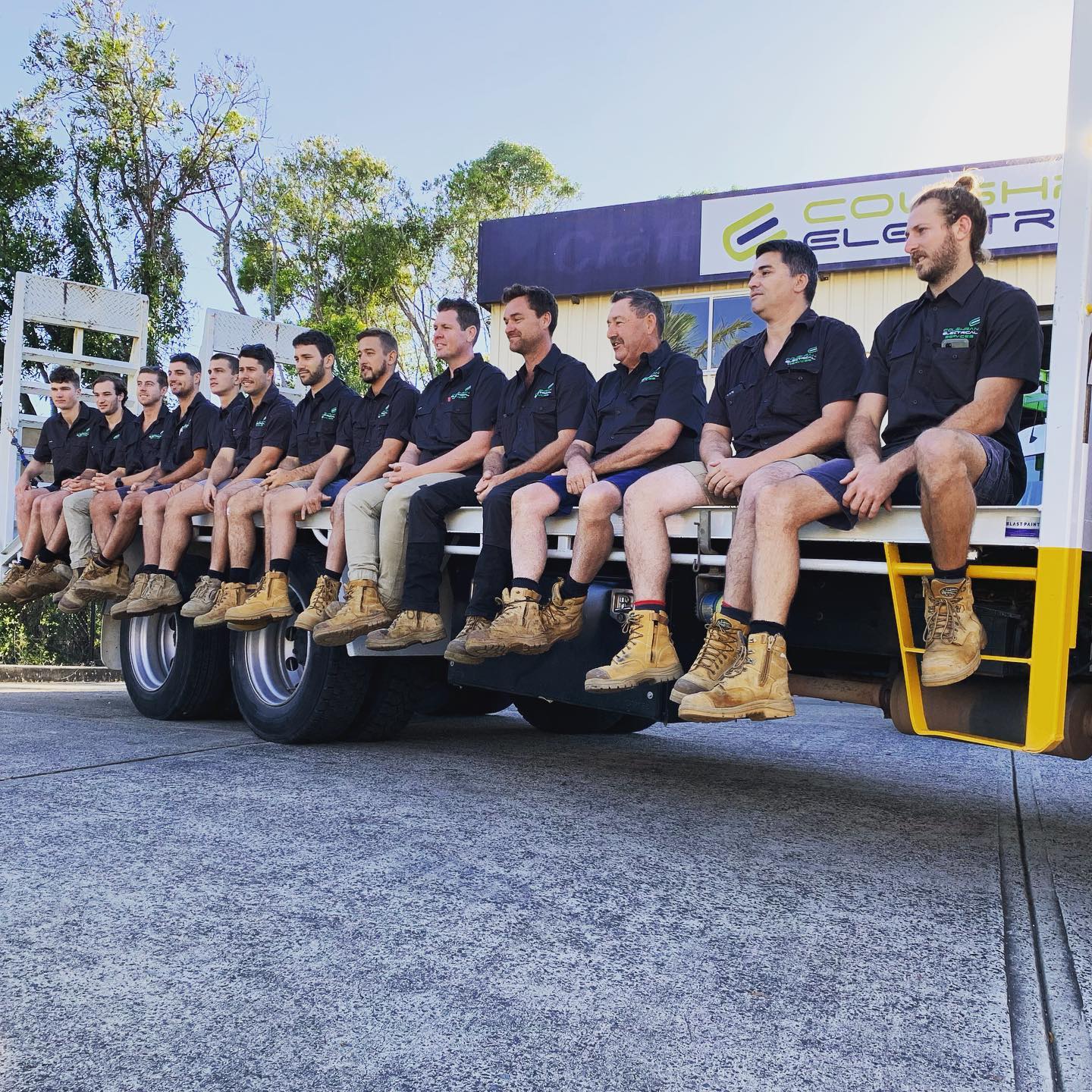 •OUR AWESOME TEAM•
So proud of this crew! #electrician #sparkielife⚡️🔌