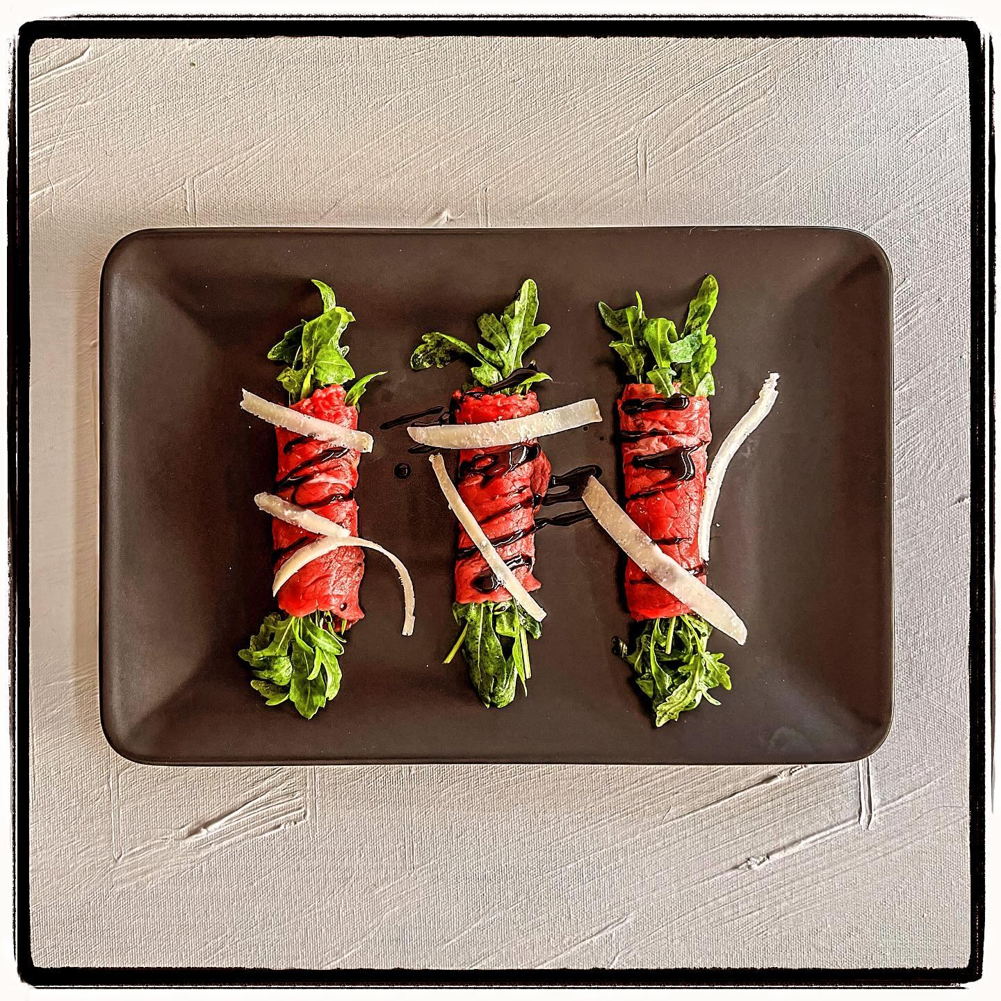 This week’s starter is beef carpaccio! It’s filled with truffles, radish and blueberries! Whether you want to pack and carry this for a picnic or make it for a dinner party, it's equally good. #beefcarpaccio #carpaccio #starter #dinner #dinnerideas #dinnerparty #dinnerpaties #truffles #blacktruffles #parmesan #parmesancheese