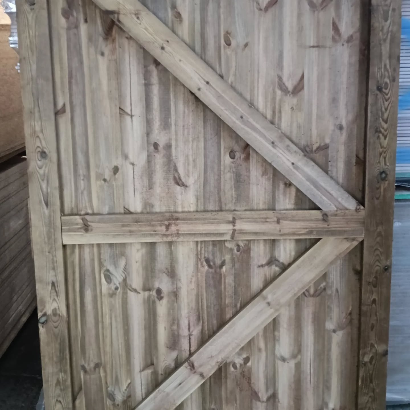 Bespoke gates available!
Let us know what type of gate & measurements you require and we will get back to you with a price asap.
Contact us by phone on 01284 728981 or via email info@blewets.com
#blewetstimber
#bespokegates