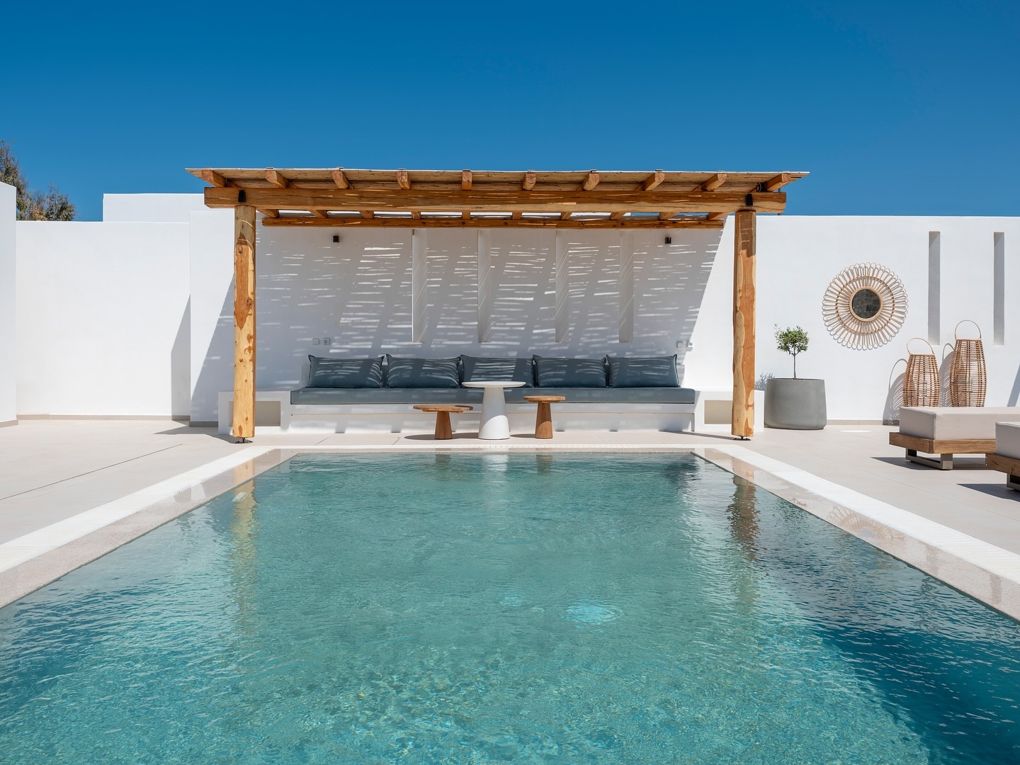 Vila in Paros
#architecturalphotography #realestatephotography #parosvillas #interiorphotography #parosisland⚓️🌊🌞 #parosphotographer #parosrealestate #mykonosphotographer #santoriniphotographer #naxosphotographer #exteriorphotography #antiparosphotography