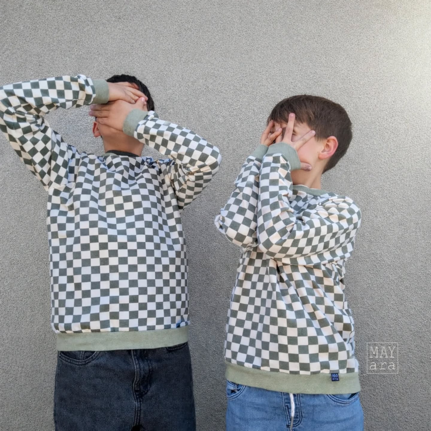 Wie jedes Jahr, haben meine 2 Neffen wieder einen Pullover zu Weihnachten bekommen.
Wie schon so oft wurde es ein #svenni von @studioschnittreif ,genäht aus einem Sommersweat von @seeyouatsixfabric
I like 🫶🏻
#studioschnittreifsvenni #seeyouatsixfabric #kreando #ateliermayara