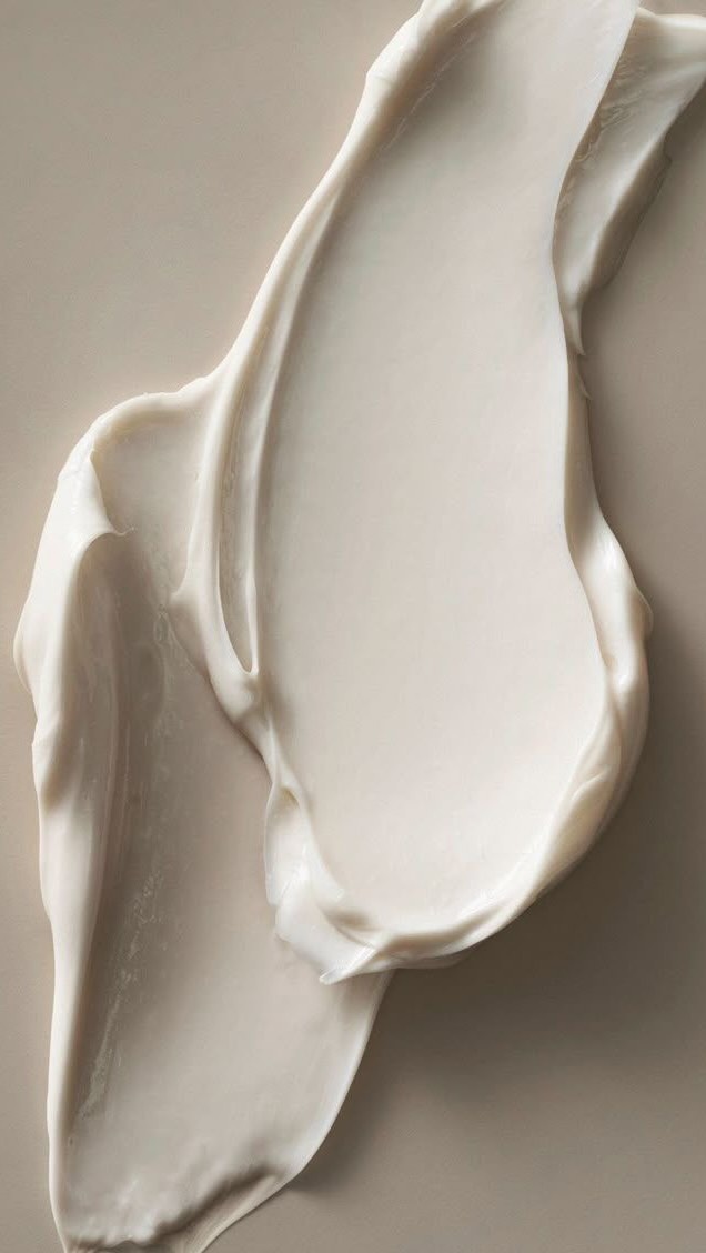 Une texture fondante, pensée pour envelopper la peau et laisser un fini net, soigné, agréable au toucher.
C’est le genre de soin qu’on adopte facilement : simple, efficace, et parfaitement adapté au quotidien. Et oui : il peut aussi s’utiliser sur les cheveux, en petite quantité sur les longueurs.
Disponible sur commande.
Écrivez-nous en message privé ou sur WhatsApp pour vous en procurer.
#cotedivoire #Skincare #fypシ゚viralシ #skincarenaturel #cosmetics #masquedegrossesse #madeincotedivoire