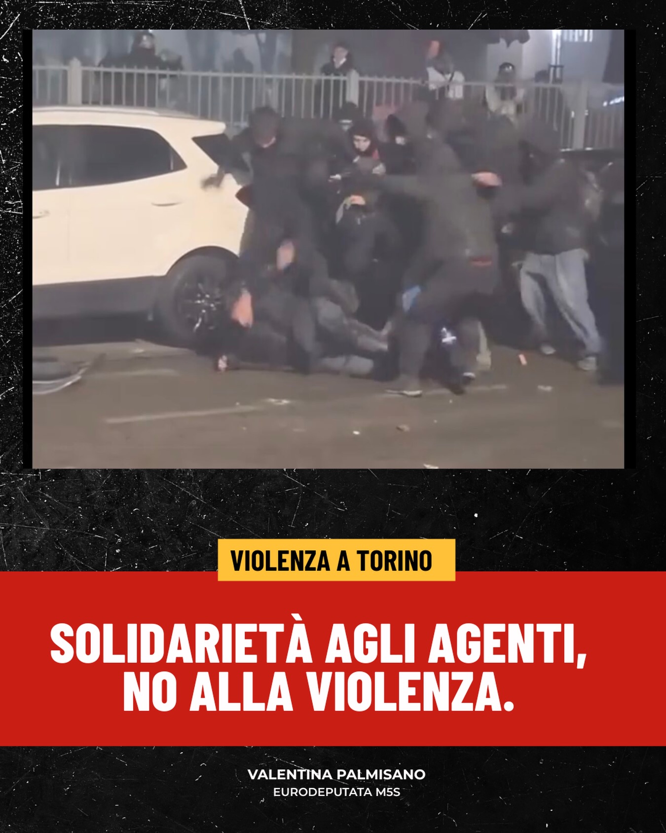AGGRESSIONE A TORINO: LA DIVISA NON SI TOCCA
Esprimo tutta la mia solidarietà e vicinanza all’agente brutalmente aggredito ieri a Torino durante una manifestazione degenerata in violenza. Quelle immagini ci hanno scosso. Non sono semplici “tensioni”: sono atti di violenza inaccettabili, che colpiscono chi ogni giorno lavora per garantire la sicurezza di tutti.
Le forze dell’ordine meritano rispetto e protezione, non pugni, calci e martelli.
La divisa non si tocca. Mai.
Difendere il diritto a manifestare è fondamentale, ma ciò che è accaduto ieri non ha nulla a che vedere con la protesta legittima. È stato un attacco codardo a un giovane servitore dello Stato, un’aggressione che va condannata senza se e senza ma.