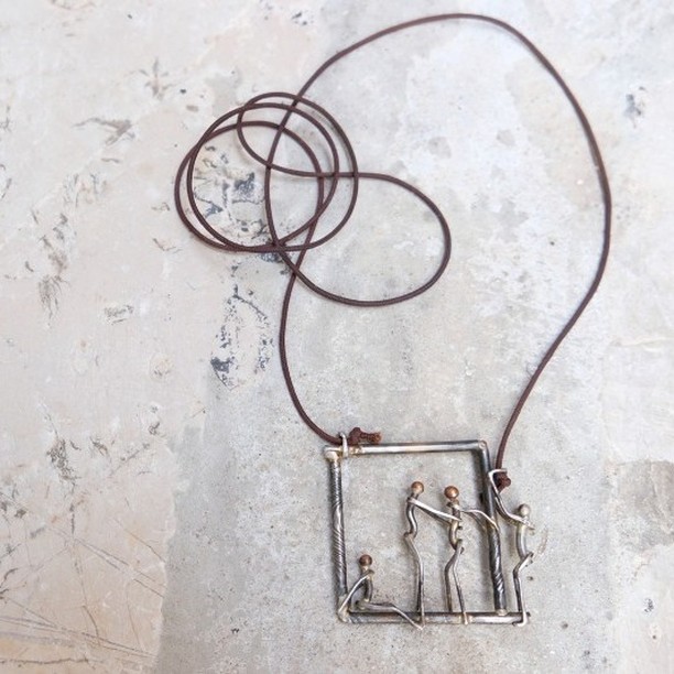 ΑΤΟΜΑ | pendant | stainless steel | copper
camara.nafplio.greece
#camaraworkshop.com
#nafplio #jewelry #art #silvergold
#designjewelry #objects #sculpture
#handmadejewelry #steelstainless