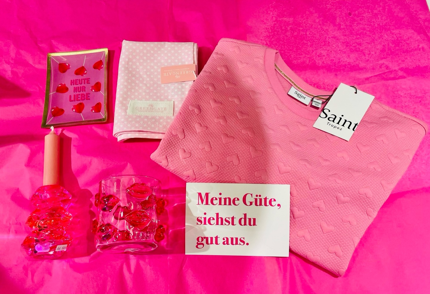 Meine Güte, siehst du gut aus. 💕
Und weißt du, was noch besser aussieht? Du in diesem zuckersüßen Pink-Moment!
Valentine’s Day steht vor der Tür und ob du ihn mit deinem Liebsten feierst, mit deinen Girlfriends oder einfach nur mit dir selbst – du hast es verdient, dich gut zu fühlen.
Bei uns findest du alles für deine perfekte Pink-Aesthetic: von kuscheligen Strick-Pieces bis zu den süßesten Deko-Details, die dein Herz höher schlagen lassen.
💗 Weil Selbstliebe nie out of style ist
💗 Weil gute Vibes ansteckend sind
💗 Weil du es dir wert bist
Komm vorbei und lass dich inspirieren!
📍 Pauline Worpswede
Bergstr. 26, 27726 Worpswede
🕐 Öffnungszeiten Februar:
Die-So 11-18 Uhr
#ValentinesDay #PinkVibes #SelfLove #Worpswede #TreatYourself