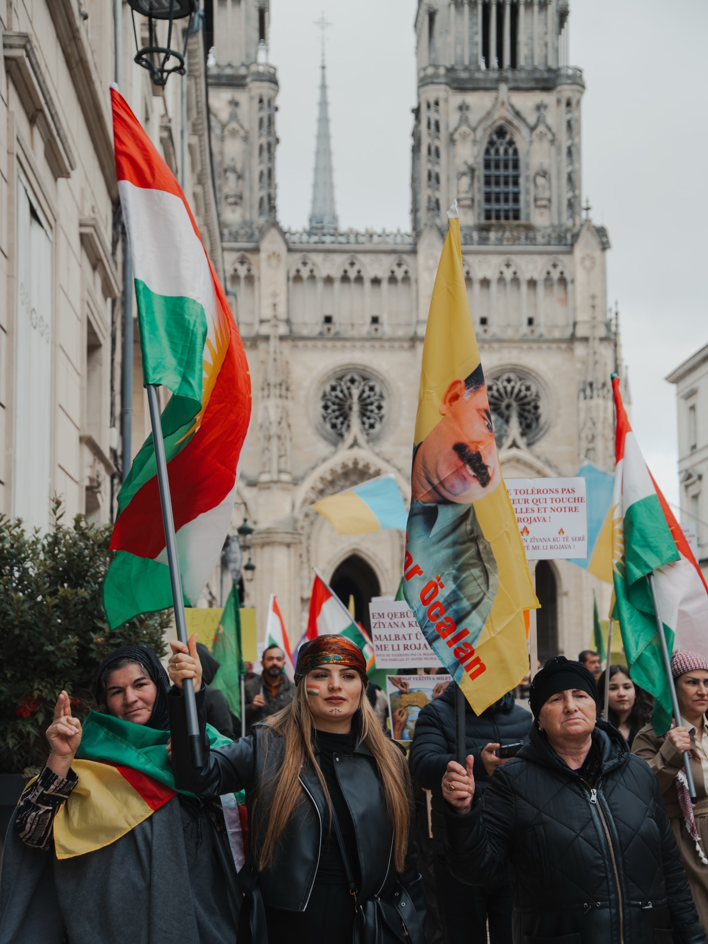 Manifestation de solidarité pour le Rojava.
La communauté kurde s’est mobilisée le samedi 31 janvier 2026 à Orléans contre les attaques jihadistes ciblant le Rojava, en Syrie.
©️Audrey Rodrigues
#manifestation #syrie #daesh #terrorisme