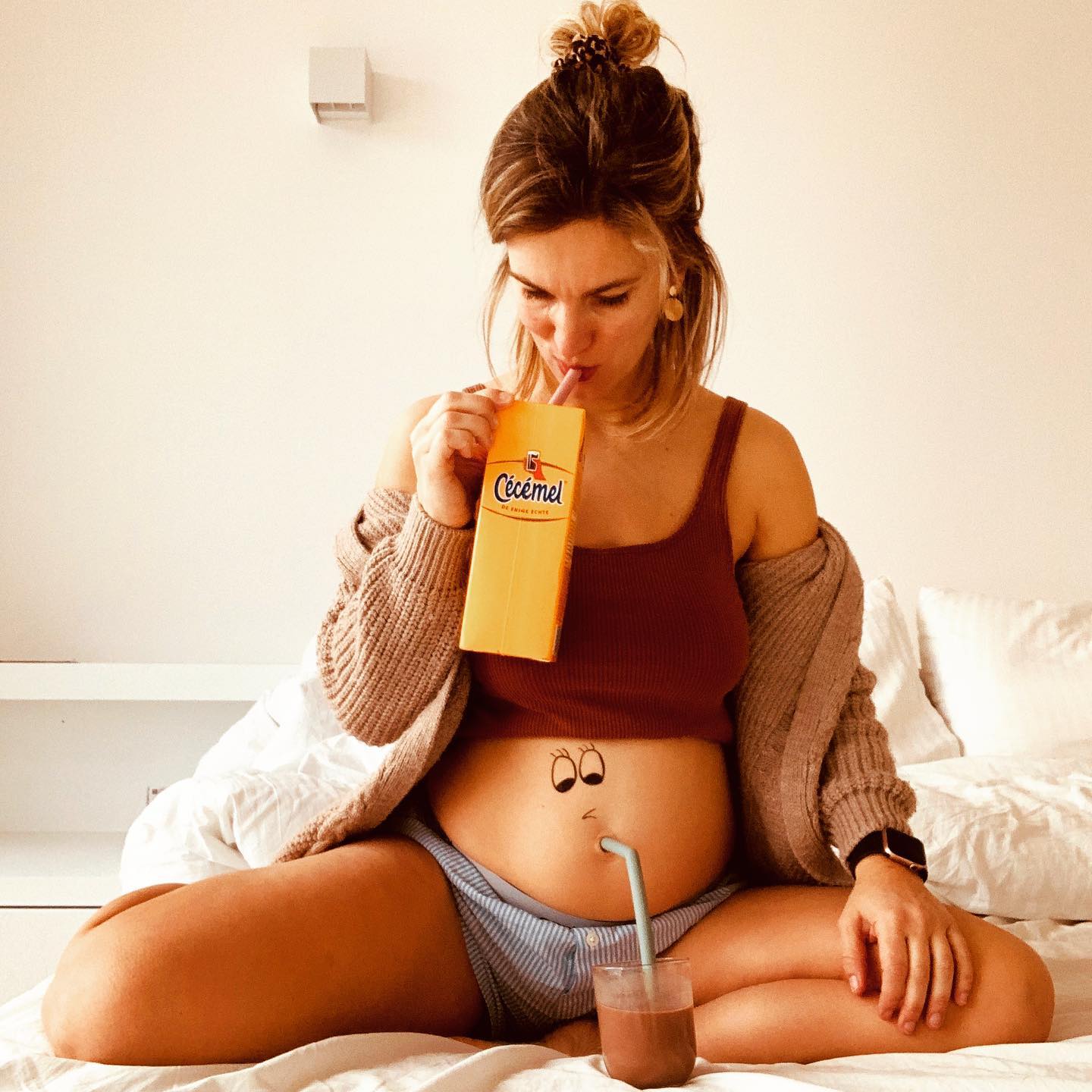 Easy like sundaymorning…💕 #chocolatemilk #babytummy