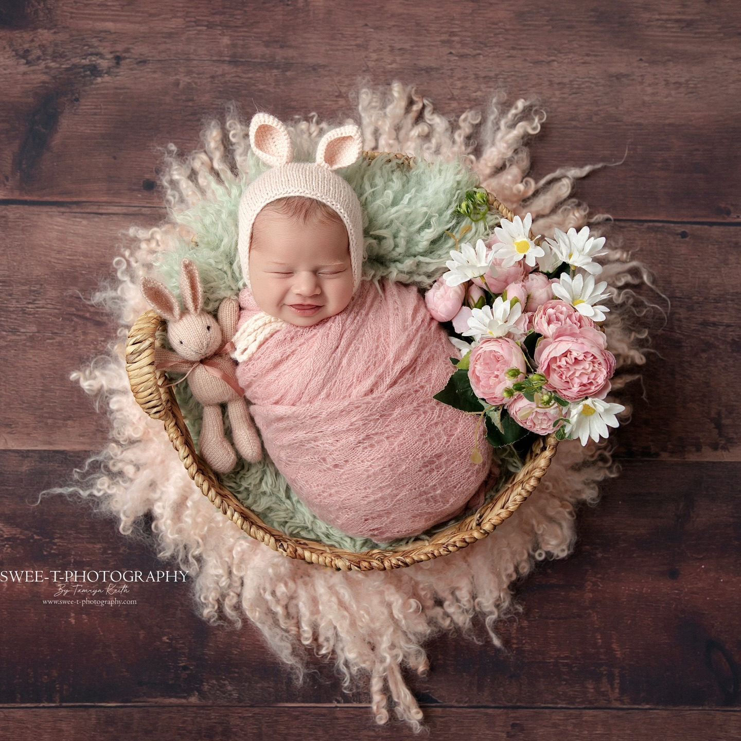 💗Wrapped, posed, and perfectly styled 💗
9 day old baby Olivia shines in The Signature Newborn Experience, Swee-t Photography’s ultimate newborn offering — curated props, florals, couture wraps, and timeless portraits.
Expecting a little one? Book now to capture your baby in this unforgettable way.
✨ Secure your session with Barossa’s trusted newborn specialist photographer and let’s create something beautiful together.
https://www.swee-t-photography.com/newbornpricing
📸 © 2026 Swee-t-Photography Barossa’s Newborn Photographer
https://www.instagram.com/swee.t.photography/
www.swee-t-photography.com
#barossanewbornphotographer #barossanewbornphotography #barossababyphotographer #barossamaternityphotographer #barossastudio