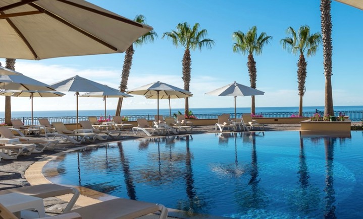 🌴 Spring Break in Cabo! 🌴
March 21–28 | Studio Suite | $350 USD (~C$480) TOTAL FOR THE WEEK!
Compare that to typical online nightly rates of C$300+ per night — that means a week in paradise for a fraction of the normal cost! 😱
Sleeps up to 4
Kitchenette, private balcony/patio, Wi‑Fi, pools, beach access, spa, dining & access to Quivira Golf Club
This Spring Break deal won’t last — likely gone today! 🏃♀️💨
💻 Link in bio to book before it’s gone!
#SpringBreak2026 #CaboSanLucas #LastMinuteDeal #PuebloBonitoSunset #QuiviraGolf
