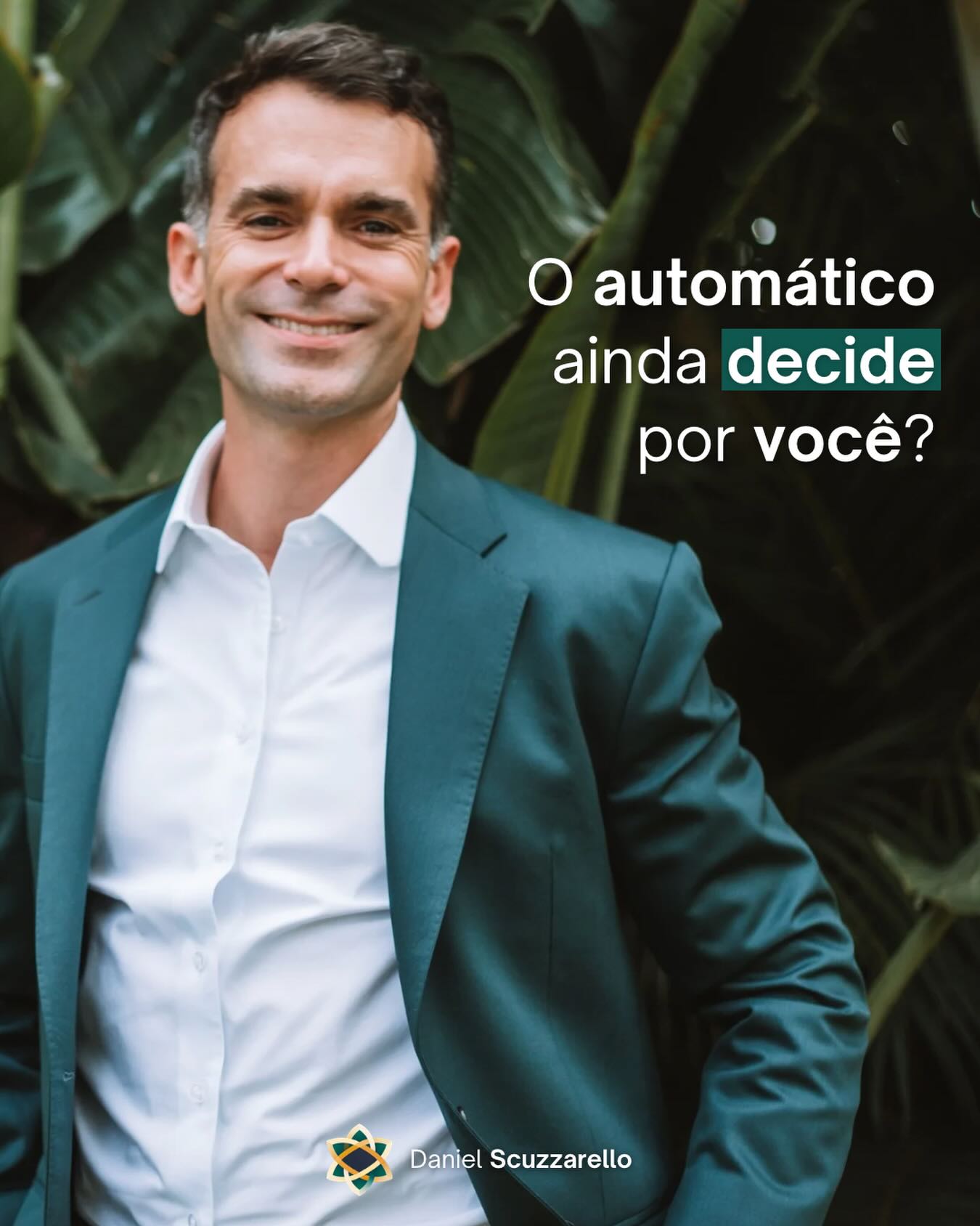 Entre o que acontece e a forma como você reage, existe um espaço.
É nele que a inteligência emocional acontece. Não como controle das emoções, mas como consciência do que está em jogo, com presença.
Quando ele não existe, a resposta vem no automático: repetimos padrões antigos, crenças aprendidas e reações que nem sempre têm relação com o momento presente. Daí vem o arrependimento.
Criar esse espaço muda tudo.