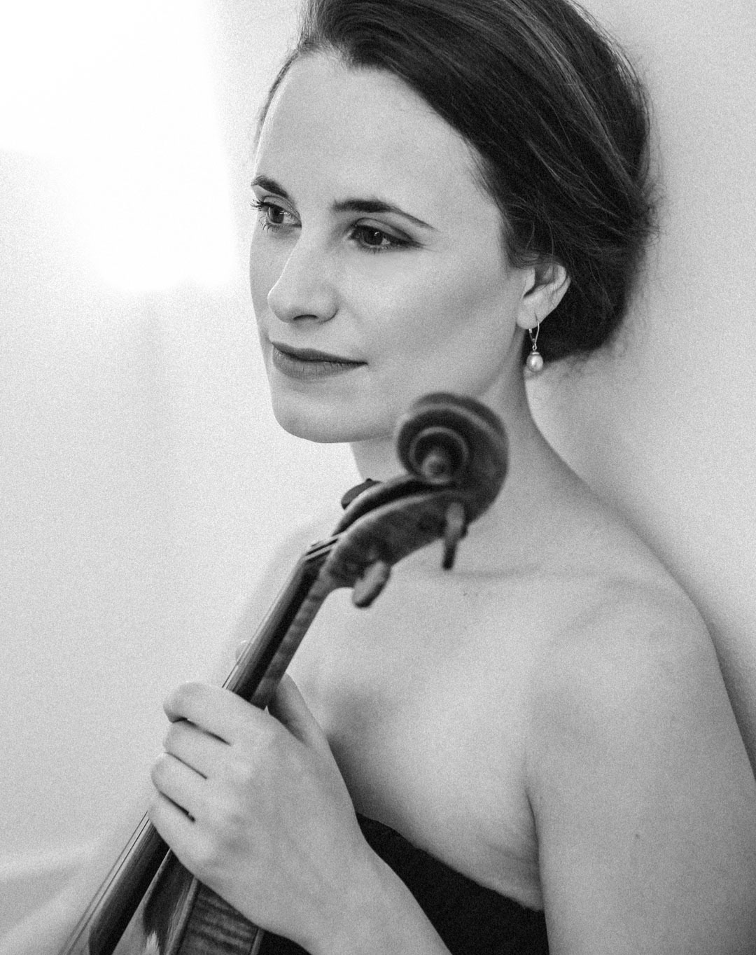 Ein Augenblick, eine Melodie, eine Geschichte - Künstlerportrait der lieben Lea Birringer. Eine Geigerin mit Leidenschaft und Tiefe. 🎻✨ #geigenzauber #musikliebe #künstlerportrait #julianapaulosphotographybeauty