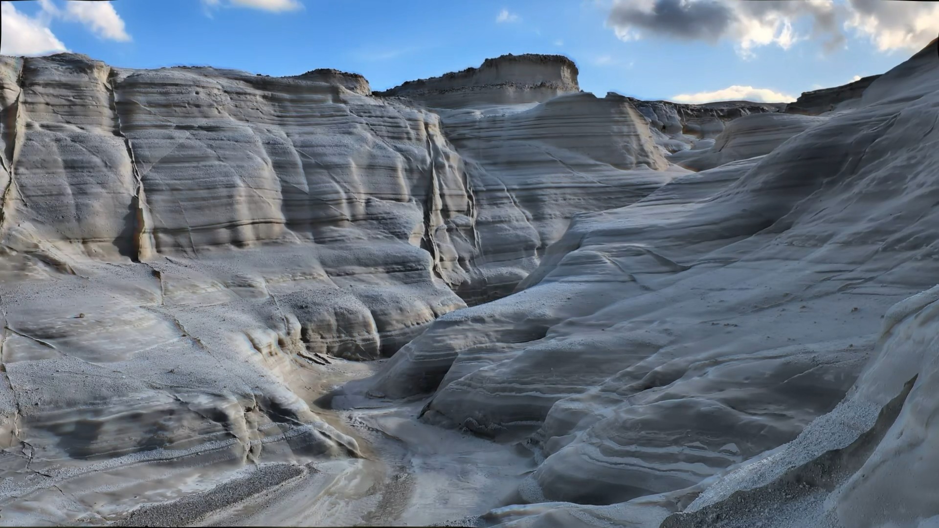 When this white canyon starts looking back at you 👀
