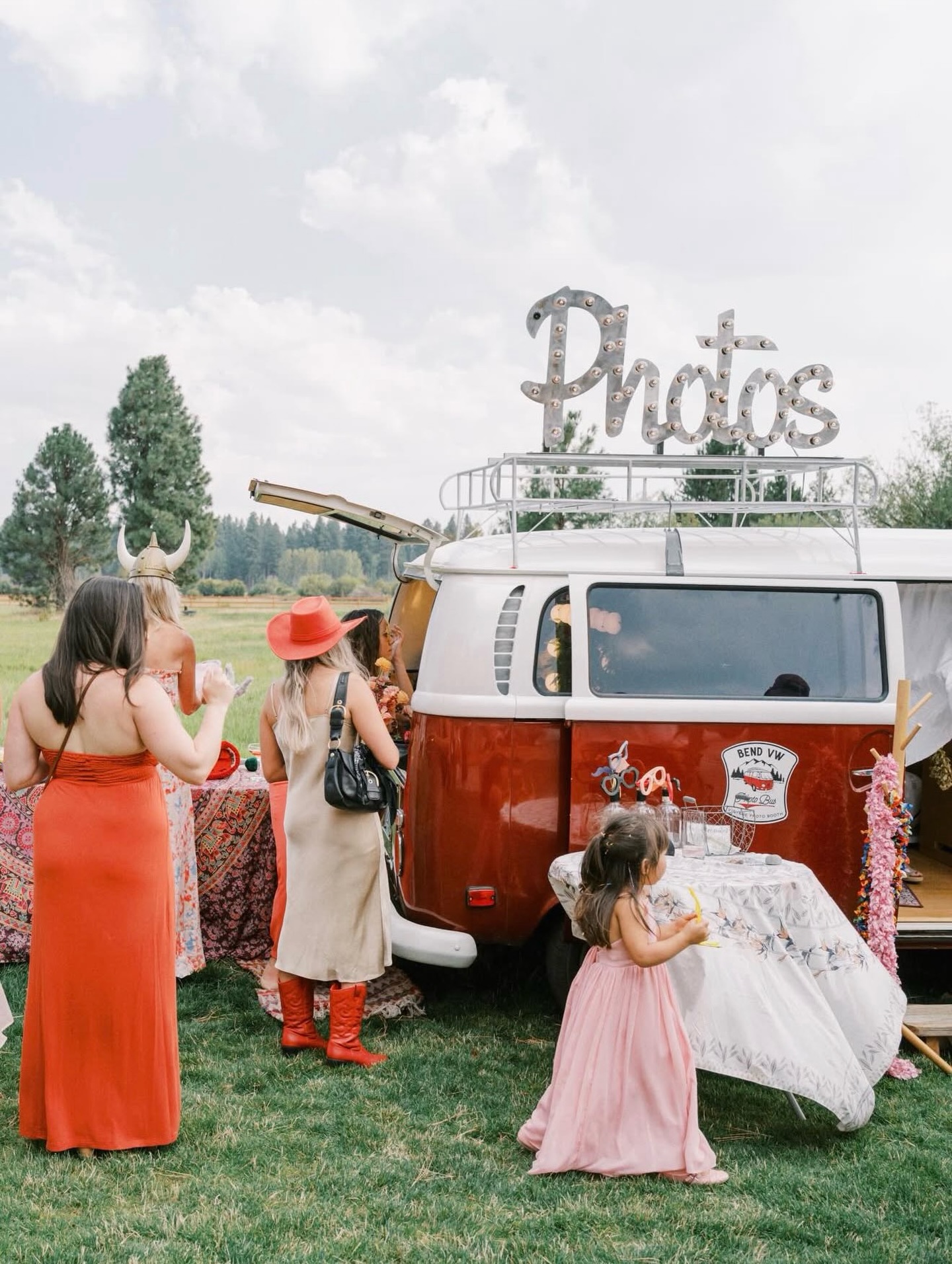 Such a beautiful day!
.
📸: @rtfaithphotography
.
#centraloregonweddings #centraloregonwedding #oregonwedding #centraloregonlife #bendvwphotobus