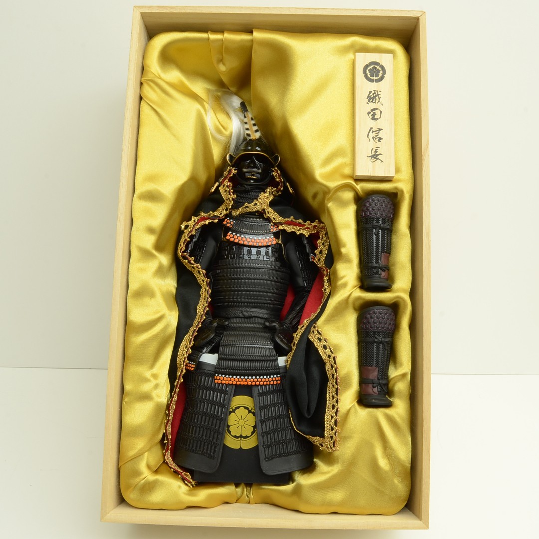 In Japan, we have authentic pieces for collectors of all sizes. Not only do we have full size samurai armors, but also rare releases from companies like Toys Toys. If you don't have the room for a life size display, this figure is the perfect alternative.
#authentic #secondhand #collectibles #toystoys #toys #limitededition #collectible #figure #japanese #samurai #armor