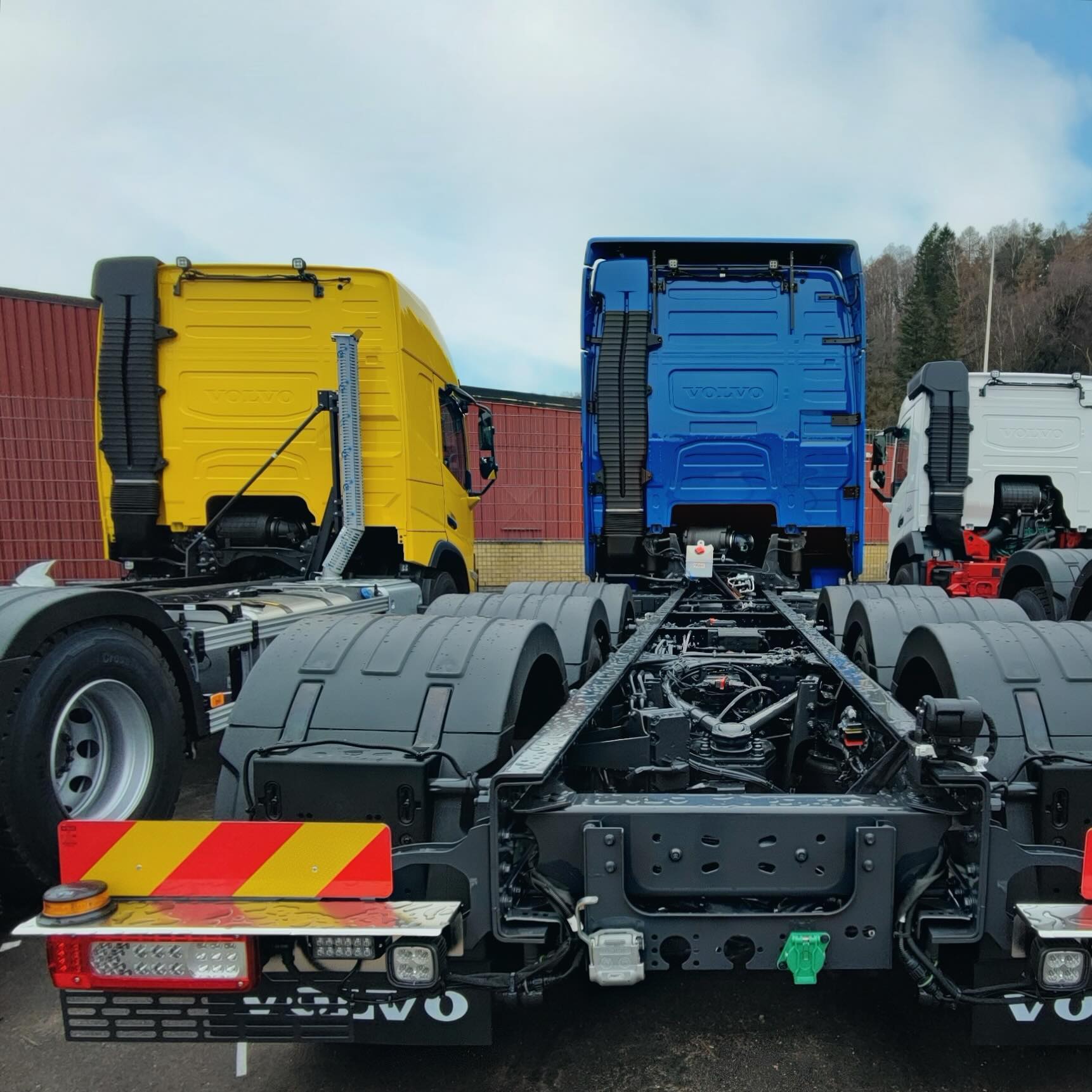 GLAD PÅSK önskar vi på Hovgårdens Ytskydd! 🐣
#hovgårdensytskydd #lackering #lastbillack #hisingen