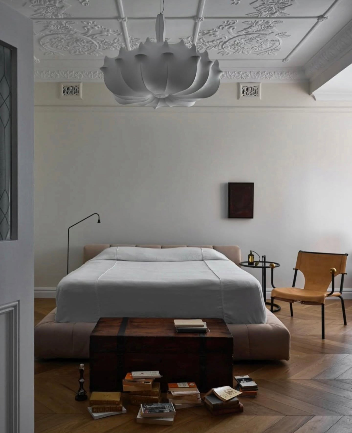 Where heritage elegance meets modern Australian living.
Our Sandy Bay colour laid in a timeless chevron pattern, bringing warmth, movement and depth to this stunning Federation apartment in Bondi.
Recently featured in @vogueliving
▫️Design by @niloo_meshgini
▫️Styling by @corina_koch_stylist
▫️Built by @lattice_group
▫️Flooring @imperialflooringaustralia
📸 @_pabloveiga
Chevron isn’t just a pattern — it’s a statement.
✔ Premium European Oak
✔ Precision milled for seamless chevron install
✔ Designed for high-end residential projects
✔ Australia-wide delivery
Order your free flooring samples online and experience the Sandy Bay difference.
#ImperialFlooringAustralia #SandyBayOak #ChevronFlooring #EuropeanOak #australianhomes