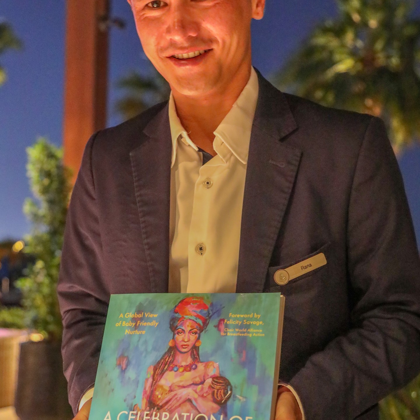 This our waiter Rana at a restaurant in Dubai. He is from Nepal. He sees a copy of my book on the table and recognises the cover! He says he's seen it on a website somewhere. He is a great supporter of breastfeeding and has two children of his own, a girl and a boy. How cool is that!
#breastfeeding
#breastfeedingadvocacy
#lactation
#breastmilk
#breastfeedingsupport
#babyfriendly
#nurture