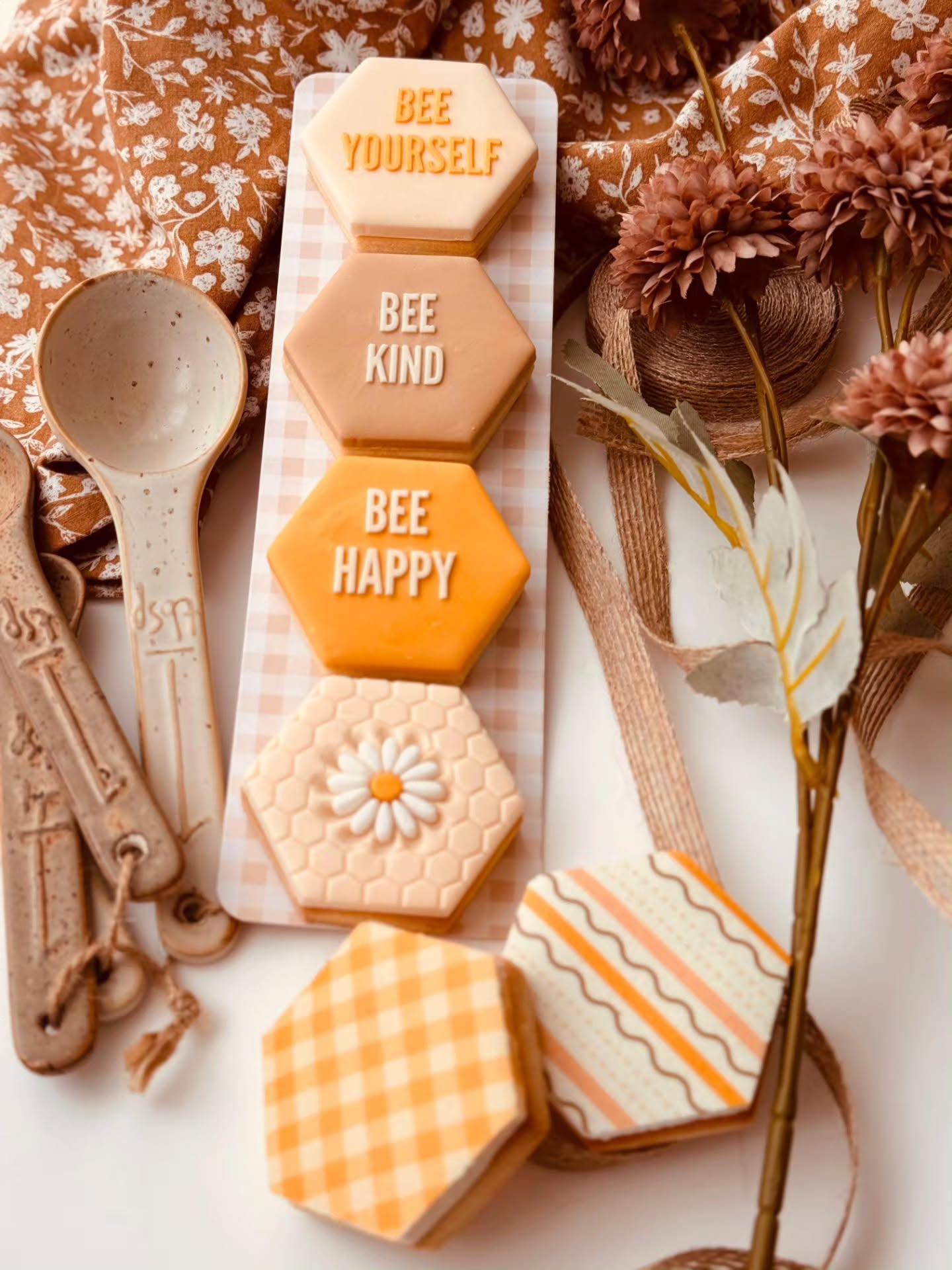 The perfect little back to school treat.
How sweet would these little lovelies be, just tucked away as a super cute reminder that you're thinking about your babies on their big school adventure?
A reminder to Bee yourself, Bee kind and Bee Happy.
I've loved watching my beautiful grand babies head off to Kindy and Grade One with such excitement and joy this week.
I hope your transitions have been smooth and full of wonder too.
Have a fabulous week beautiful bakers xox
Much love Catherine #schoolsnacks #youareloved❤️ #beekind
Photography and Cookies prepared by Bridget @crumbswithlove_