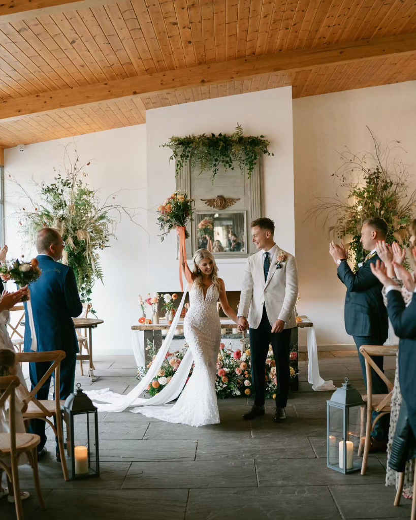 The gorgeous E&S last September at @thorpegarden - always love styling this space and particularly enjoyed the colour scheme this couple chose 🍊🍋
Photography @toriafrancesphoto
Florals @flowers.in.the.wild