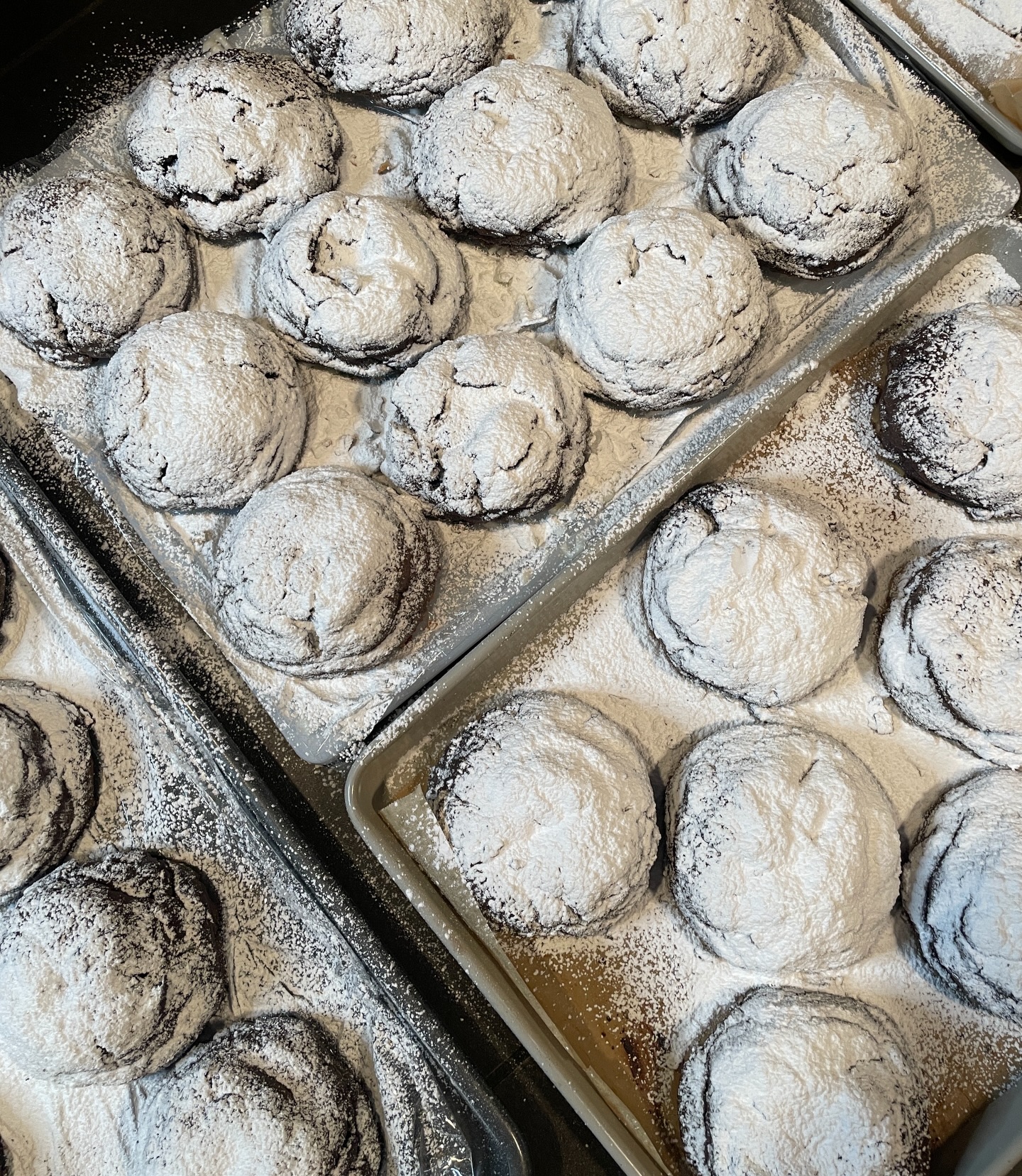 hope yall are staying safe!! the weather these past two weeks have made it hard to get boxes out, but we should be back for the first drop of February this Wednesday!!
little sneak peek- chocolates lava cake 💌💗