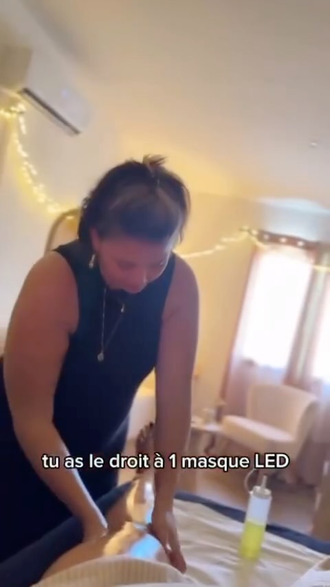 ✨ Quand les amies deviennent clientes… et repartent légères ✨
Cette fois, c’est mon amie @habiba974 qui est passée entre mes mains pour la première séance de sa cure de drainage lymphatique 💛
Résultat : un vrai moment pour soi ( et pour nous entre copines 😄🥰) , du lâcher-prise, et un corps qui dit MERCI.
Merci pour ta confiance et pour ce joli réel 🥹
J’adore vous accompagner vers plus de bien-être, de légèreté et de douceur 🌿
Si toi aussi tu as envie de t’offrir une parenthèse rien que pour toi… tu sais où me trouver 🤍 Comme elle l’a bien dit je suis à Ste Clotilde et tu pourras toujours facilement te garer pour vite venir déposer ton corps et te régénérer.
📅 Infos et resa dans ma bio n’hésites pas 🧘🏻♀️✨
#drainagelymphatique #massagebienetre #momentpoursoi #heavenbienetre #saintdenis