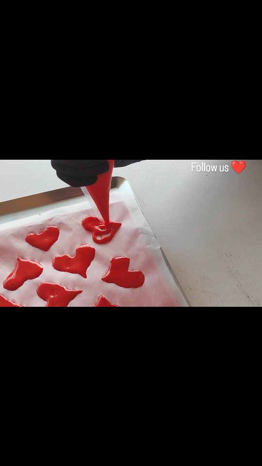 I’m so happy to show you what you’ll find at
Trots Markt bij Steck in Utrecht
February 14th & 15th. ✨
Along with my handmade Italian treats, I wanted to get creative and give you something extra:
a little piece of my heart with these handmade hearts, each one individually drawn by me! ❤️🎨
We really hope to see you all there!
Don't forget to support us, follow our dream!
Ciaoo!
.
.
.
.
#dolcebakeamore
#utrecht
#denhaagfood
#taartbestellen
#valentineday