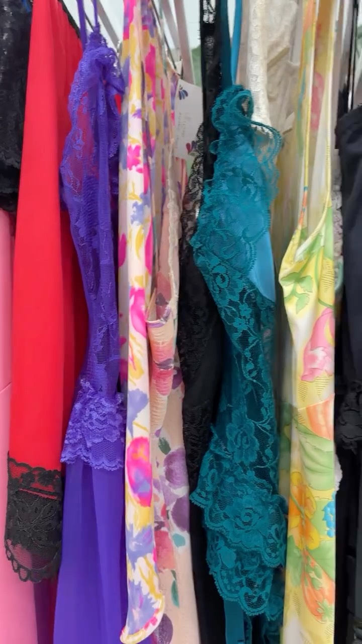 Lacey & romantic 🩷 We’ve got all of the slips, teddies, bustiers, and more for a Valentine’s Day filled with love and charm 😘 Come by and shop our lovely lingerie collection 🌹
#timewarpbr #shoplocal #midcitybr #vintage