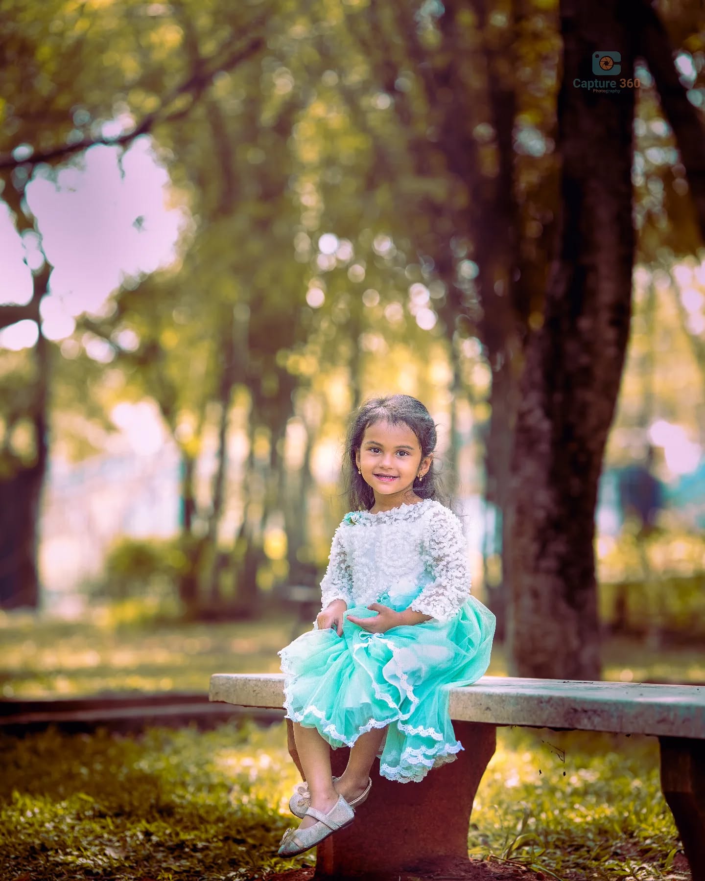 "Golden hour has nothing on her glow."
.
PC:- @harishroshan1
.
#girlphotography #instagood #instagram #telugu #girl