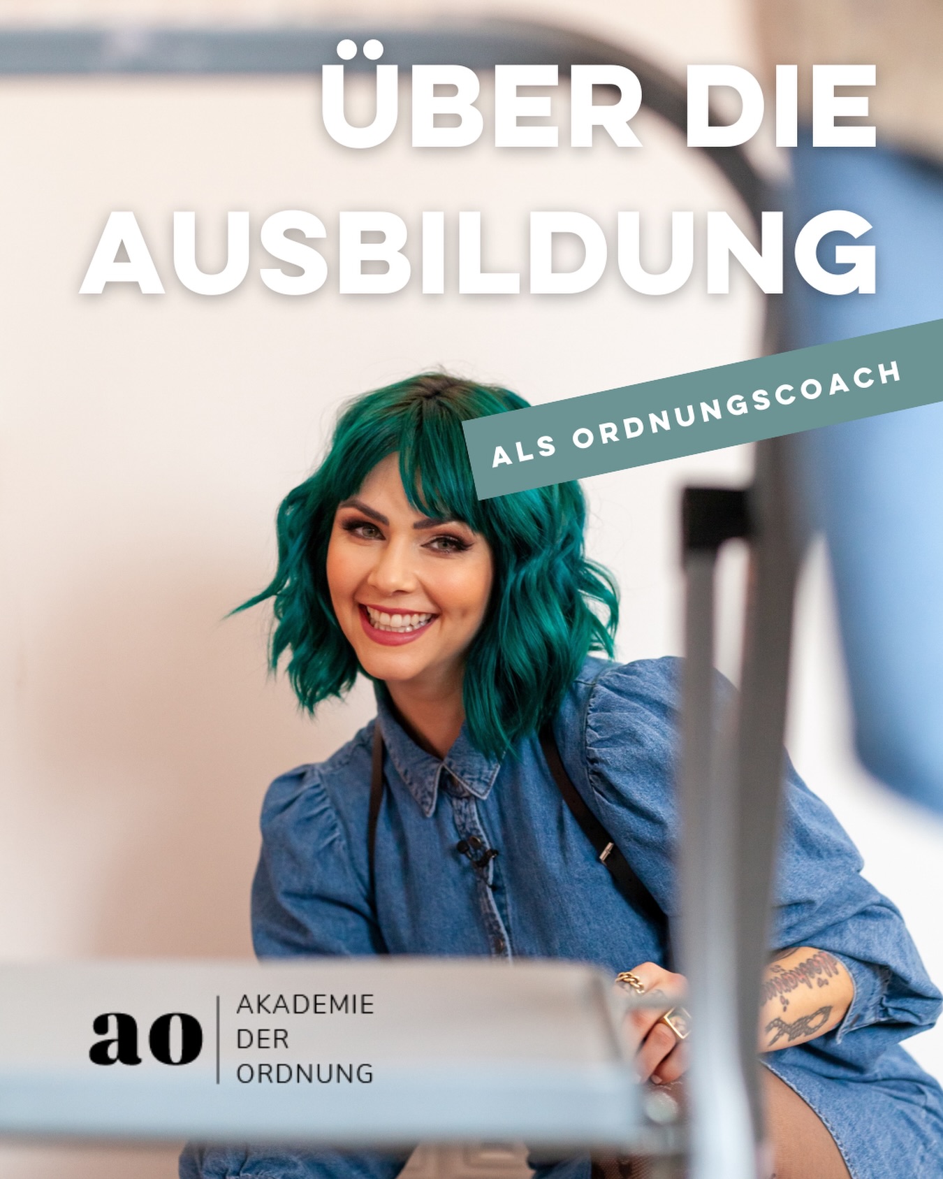 3 Wege. Ein Ziel: Ordnungscoach werden.
Nicht jeder Mensch lernt gleich.
Nicht jede Lebenssituation ist gleich.
Und genau deshalb gibt es bei der Akademie der Ordnung nicht nur eine Ausbildung, sondern drei Wege, wie du Ordnungscoach werden kannst.
Warum wir drei Ausbildungsformate anbieten?
Weil das Vermitteln von Ordnung und Systemen individuell ist.
Und dein Weg in die Selbstständigkeit darf es auch sein.
Wir wollten Möglichkeiten schaffen, die sich deinem Leben anpassen und nicht andersrum.
Weg 1: Die flexible Online-Ausbildung
Starte jederzeit. Lerne in deinem Tempo.
Perfekt, wenn du Job, Familie oder Alltag unter einen Hut bringst und maximale Freiheit brauchst.
Weg 2: Study Retreat im Harz
Eine intensive Ausbildung in kleiner Gruppe.
Persönliche Betreuung, tiefer Austausch und Fokus auf dich und dein Business.
Weg 3: Study Group Online
Fester Starttermin, kleine Gruppe, enge Begleitung. Du lernst gemeinsam mit anderen. Strukturiert, verbindlich und online mit Isabella.
Drei Wege.
Ein gemeinsames Ziel:
Ordnung zum Beruf machen.
👉 Finde heraus, welches Format zu deinem Leben passt und starte deine Ausbildung zum zertifizierten Ordnungscoach bei der Akademie der Ordnung. Dafür gibt es unsere kostenlose Infoveranstaltungen mit Isabella Franke persönlich.
NÄCHSTER TERMIN:
Donnerstag, 12.02. um 20 Uhr
Dein Weg darf sich richtig anfühlen 💛.
#ordnungscoach #homeorganizing #ordnungalsberuf