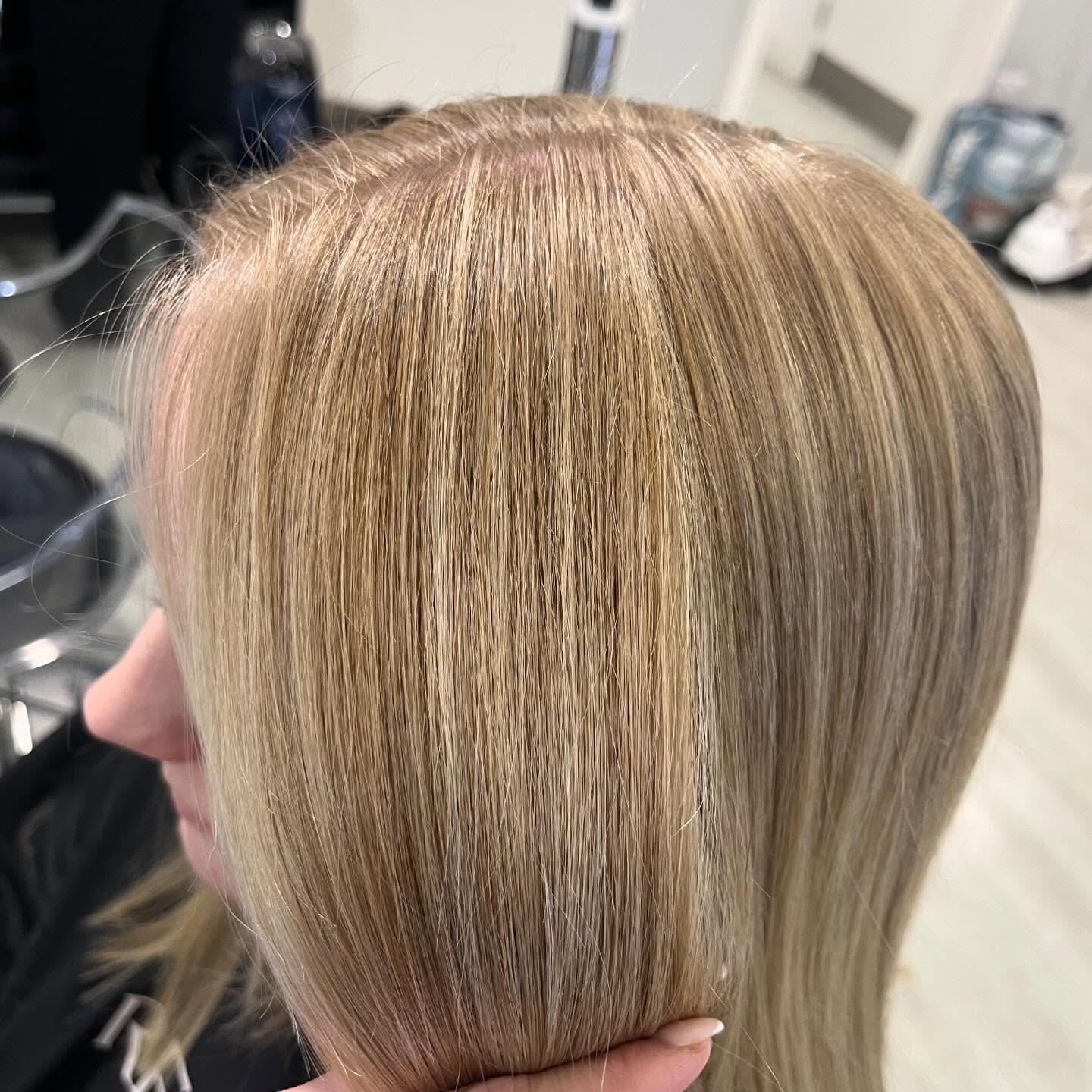 Full head of highlights and Cut & Blowdry created by Ellie 🤩
➡️ Swipe to see the process
☎️ 01322292999
#redken #redkenshadeseq #redkenobsessed #redkencolor #redkenflashlift