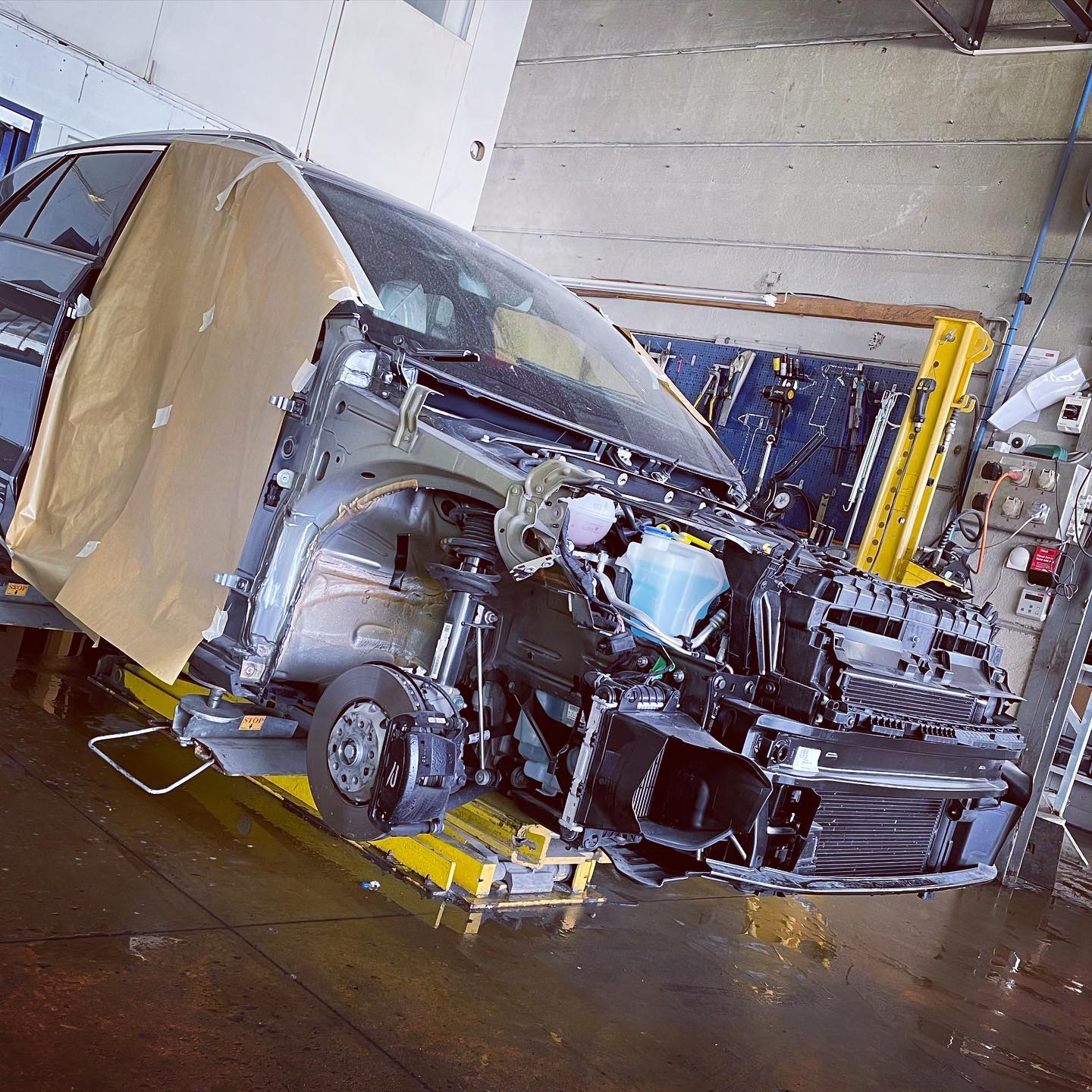 Petits ou gros dégâts, nous sommes là pour vous 👩🏭👨🏻🔧
Les collaborateurs de la Carrosserie des Berges réparent votre voiture avec des pièces d’origine, selon les prescription du constructeur et avec les meilleurs outils.
Entre vous et nous, une histoire de confiance depuis 1982🤝
#sion #sionmaville #valais #valaisgravedansmoncoeur #bergession