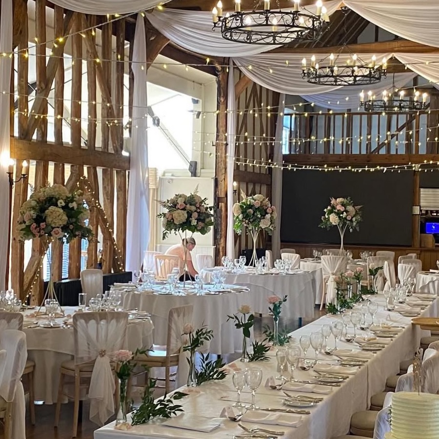 A wedding from the past that still looks lovely @channels_essex #essexflorist #bridestobe #essexweddingflowers #essexdecorator #chelmsfordwedding