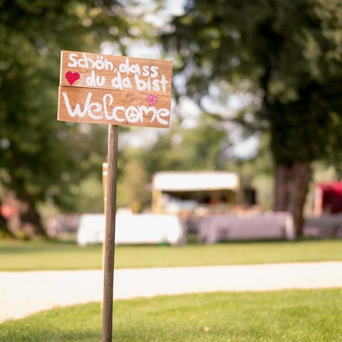 „Schön, dass du da bist.“
#eibenhofbadsaarow #eventlocation #weddinglocation #feiernamscharmützelsee #scheunenhochzeit #schöndassdudabist