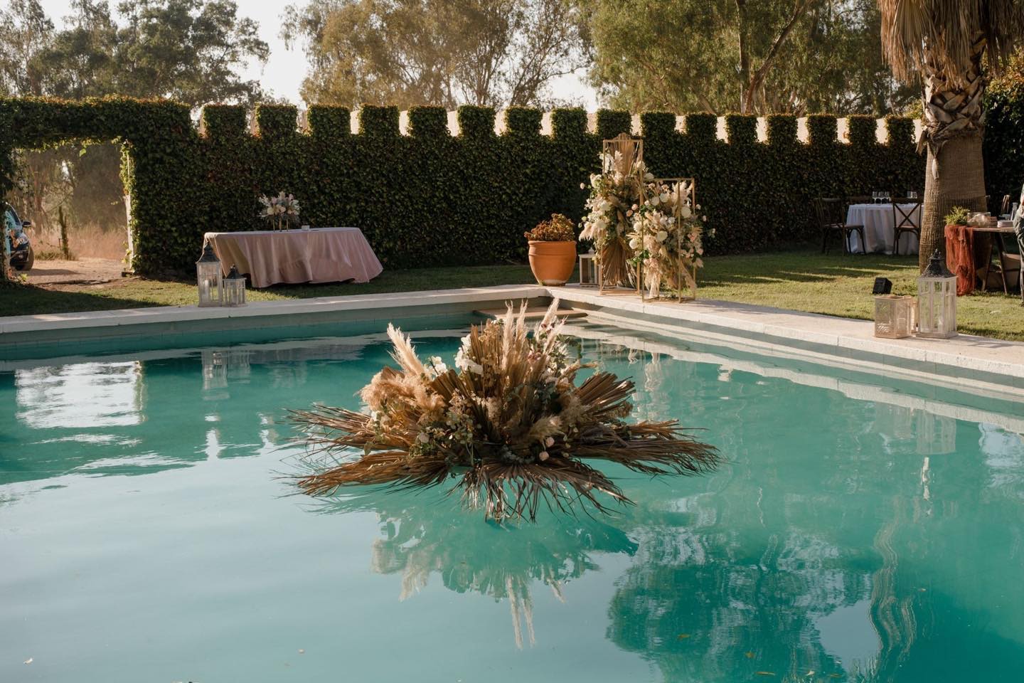 Alucinante trabajo el que hizo @karmenarreglosflorales para la boda de Almudena & Javier ✨
@epuntowp
@karmenarreglosflorales
@omicronbodas
@guadalquivircatering
@naumiuemurachef @Uemurarestaurante
@matillafotos
@joseluisgilgado
@mrfilmmakers
@gaiterosasturianos
@benjaminnavaviolin
@popdelarte @obladirecords
@grupocositawena
@chemaerasundi
@maxaudio_sonidoeiluminacion
@bellezaabsolutacc
@rollingbufon
@batucadabadajoz
@paseosdeluxe
@gincockti
@lopez_garabaya
#pulpeiros
@santa_catalina_events