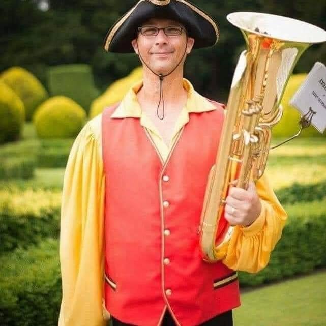 🎈🎶🎁Happy Birthday to Steve, hope you have a lovely day from all your friends in the band! 🎁🎶🎈
#blackredgold #birthday #marchingband #ukmarchingband #instruments #celebrate