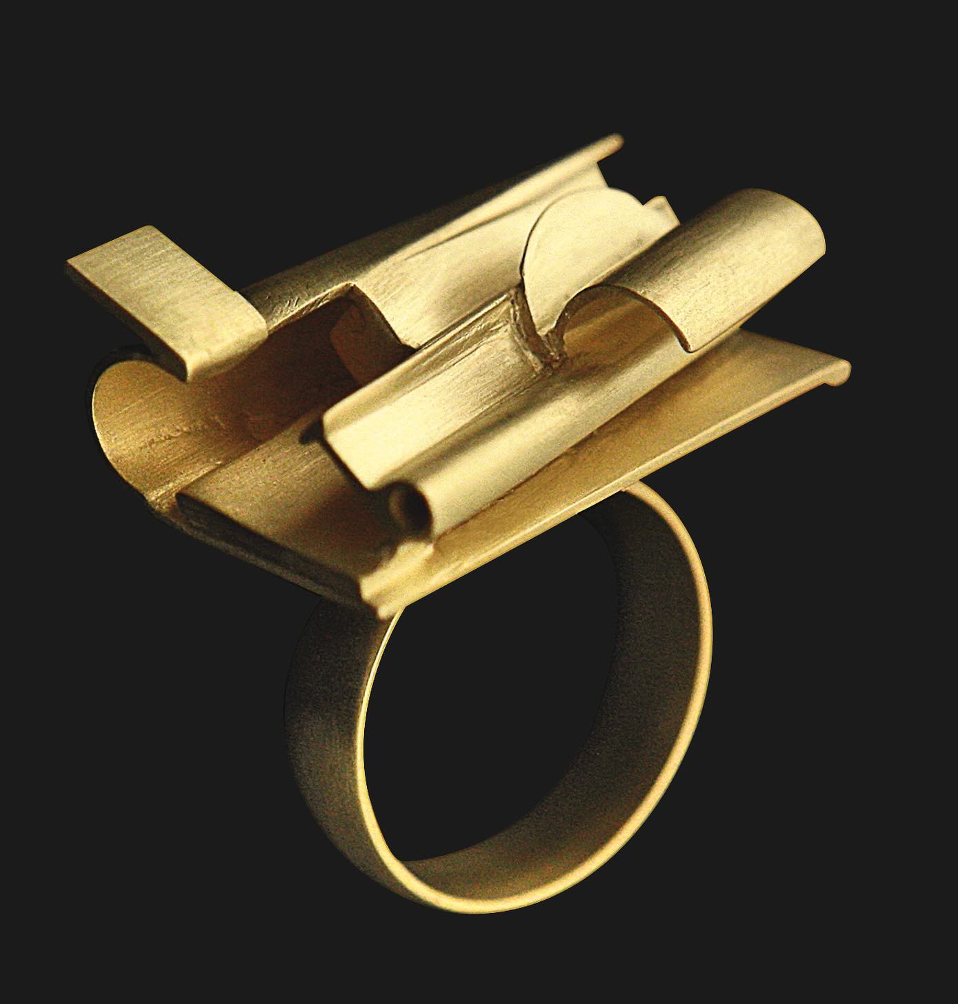 ‘Caro is not a modeller of jewellery but rather a sculptor of pieces in gold’ Kosme de Barañano (2008)
Between 2005-2008 Caro worked with goldsmith Francisco Pacheco at Joyerias Grassy in Madrid to produce just under forty unique pieces of gold and silver jewellery.
These intimate, small scale sculptures underline Caro’s idea that all sculpture, in some way, has to do with the body.
Anthony Caro, Ring BB-16, 2008, 18 carat gold, 3 x 1.8 x 2.5 cm
📷 John Riddy
#anthonycaro #caro #anthonycarocentre #johnriddy #joyeriasgrassy #art #sculpture #wearableart #jewellery #abstractart #goldsmithing