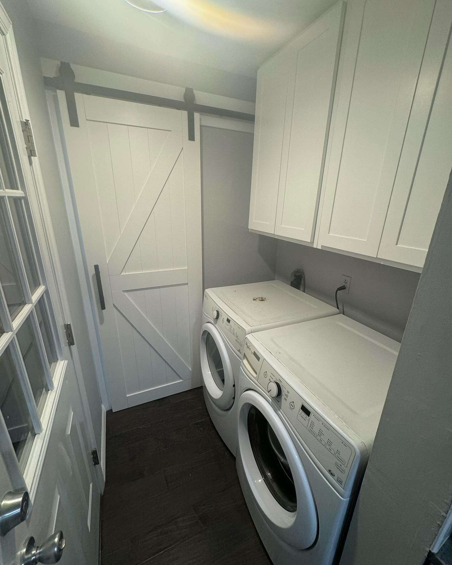 Some custom laundry room cabinets and a barn door for @elitegeneralcontractinggroup contact us for any furniture / cabinetry you need for your home or business
#elitemillwork #contractor #cabinetry @benjaminmoore #barndoor