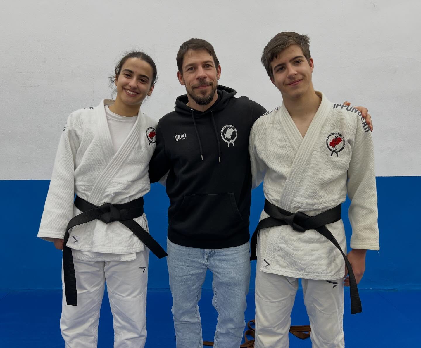 Dia muy importante para estos dos grandes judokas. Ingrid e Izan han logrado llegar a un momento muy especial para cualquier judoka. El 1r dan que conlleva el cambio a cinturon negro. Ahora toca seguir aprendiendo y avanzando como llevais haciendo desde hace ya mucho año. Acaba una etapa y empieza una nueva. Que bonito verles crecer como judokas y como personas y poder acompañarles en este camino y vivir momentos tan inolvidables!! Enhorabuena @ingridsoriano__ e Izan!