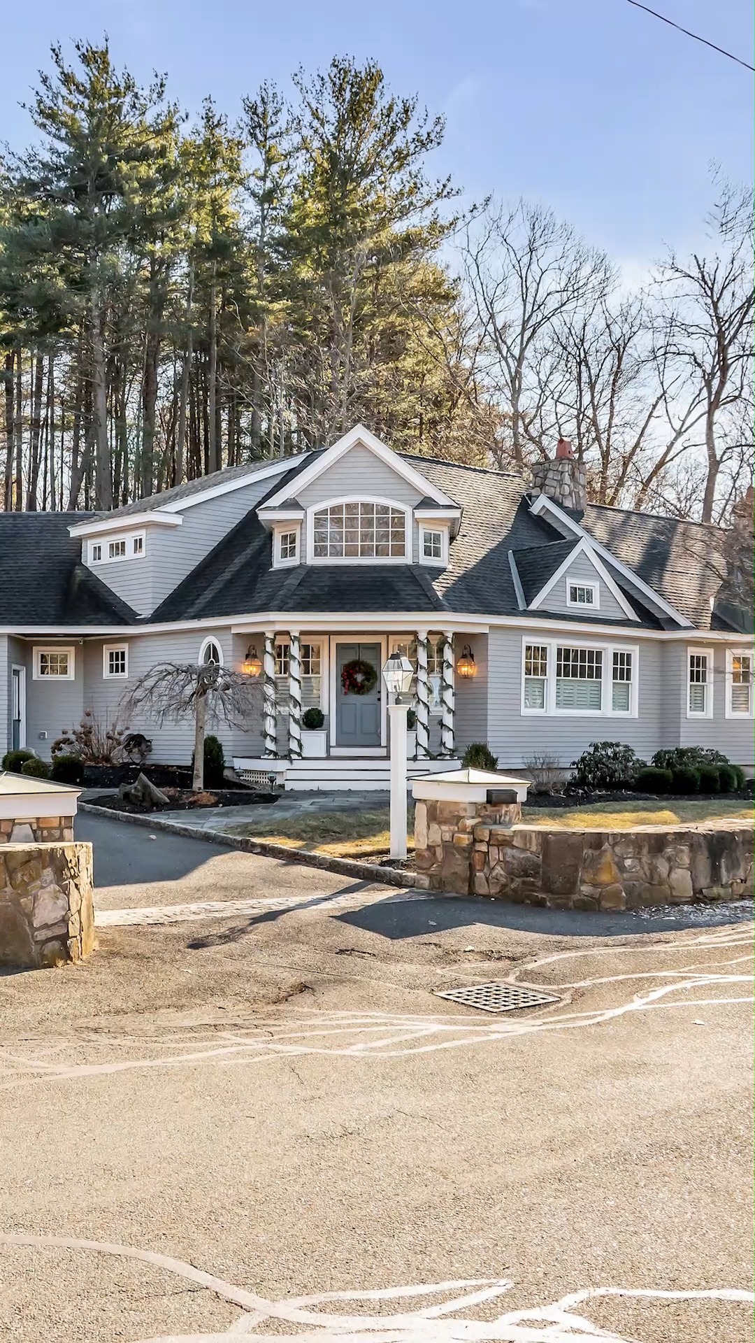 A stunning home with thoughtful architectural design. Enjoy bright, spacious rooms, high-end finishes, and a huge private backyard perfect for entertaining. This property offers luxury living in a serene setting. #DreamHome #LuxuryLiving