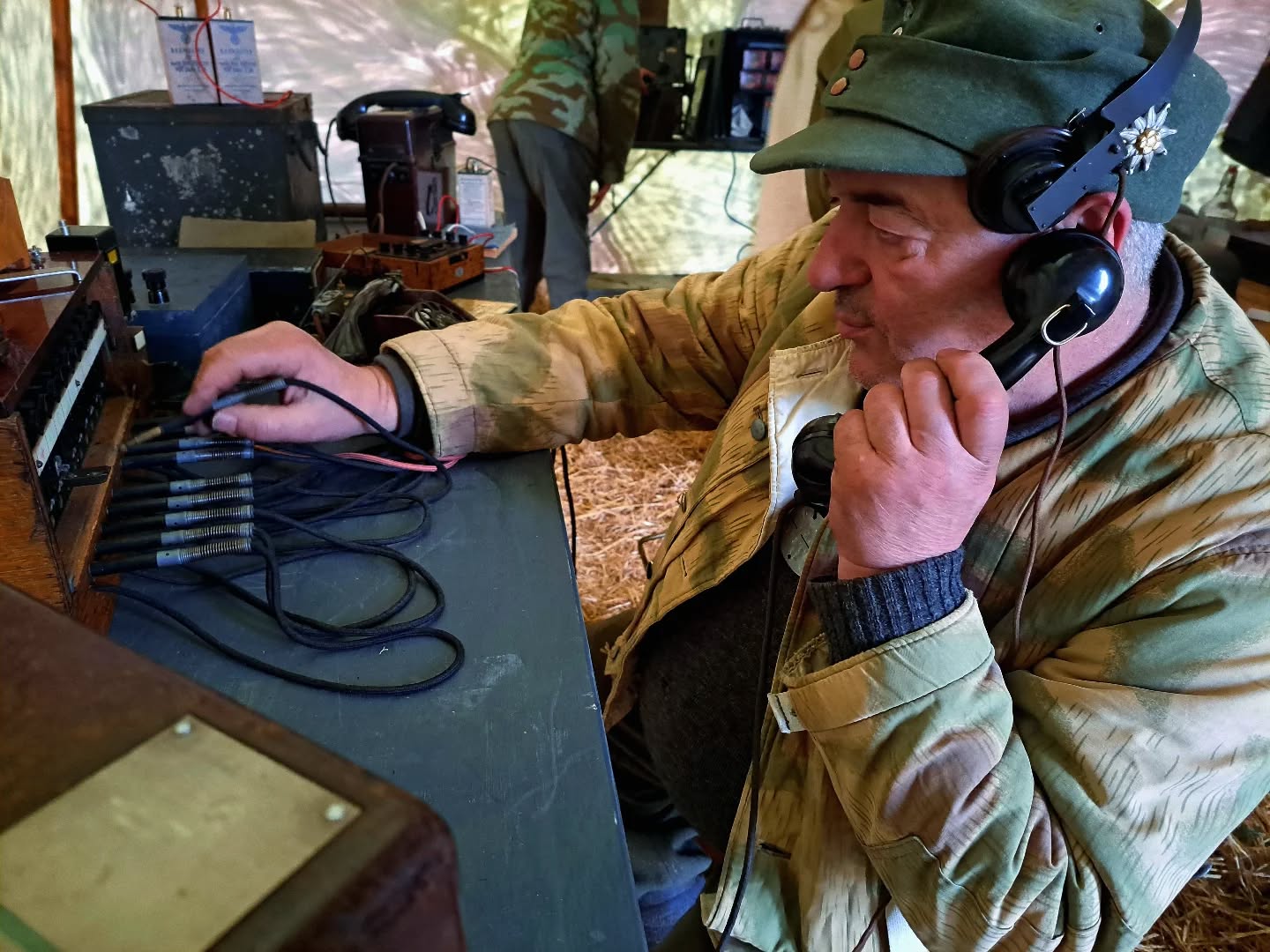 Meet our stabsfeldwebel! He has a big passion for Gebirgsjäger equiptment and german radio's. His collection of german radio's are always displayed at the events we attend. He also made it possible to call to your phone via an original amtschließer model 33!!
➖➖➖➖➖➖
#krieg #reenactmentgear #ww2 #pioniere #drk #officer #germany #deutschland #austria #worldwar2 #heer #Funker #ww2reenactment #mountaintroops #gebirgsjäger #sanitäter #nonpolitical #edelweiss #gbj #gebirgsjager #reenactors #reenactment #german #soldier #sanitater #jager #ww2german #reenactor #panzeralarm
📸© @geb.jag.r.100
➖➖➖➖➖➖
🔎We are a Gebirgsjäger reenactment group stationed in the Netherlands. We mostly participate in events in Belgium, the Netherlands and Germany. If you are interested in joining our group, you can send us a message!
➖➖➖➖➖➖
© All copyright belong to their respective owners
➖➖➖➖➖➖
⚠️ This page is Non-political,
Any comment inciting hatred, discrimination or violence will be deleted
➖➖➖➖➖➖
✏ Comment and tag your friends!
➖➖➖➖➖➖
Check out my kameraden:
@gebirgs.sanitats.abtl.95
@helferinnen
@historicalwarfareinc
@the_dutch_historian
@die_gespenster
@edelweissgruppe