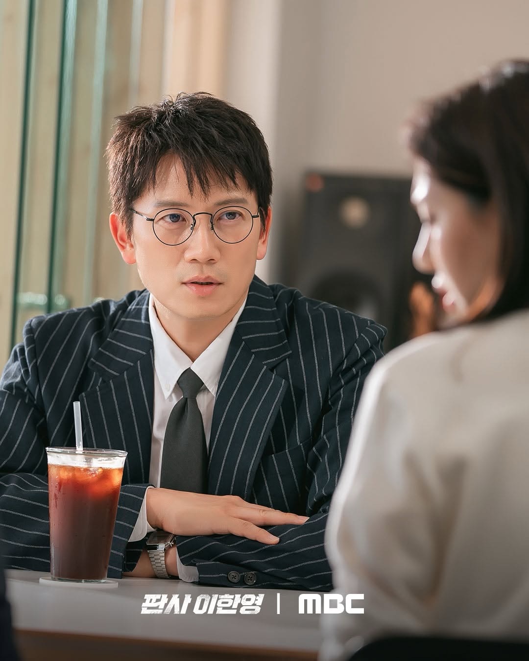 Épisode 12 aujourd’hui 🔥
@mbcdrama_now
Une crise s’abat sur les Panvengers !?
Une tension inquiétante plane alors qu’ils tentent de protéger les procureurs Kang Shin-jin et Park Cheol-woo.
Le Juge Lee Han-young – épisode 12
📺 Samedi soir à 21h50 sur MBC
En France disponible sur @rakutenvikifr
#JiSung #ParkHeeSoon #WonJinAh
#LeJugeLeeHanYoung #MBC