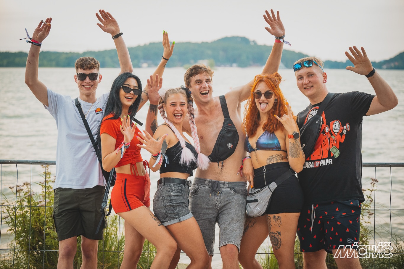 Mácháč je o lidech. 🫶
O partě, co naplní auto po strop, o partě co tě vytáhne ze stanu, když začne hrát váš track. Co se v davu na chvíli ztratí… a stejně se vždycky najde.
A přesně pro takovou partu je tu naše akce WE LOVE MÁCHÁČ 4+1: vezmeš čtyři a pátý jede zdarma.
Pošli to do group chatu a jedem! -> https://tickets.machac.cz/