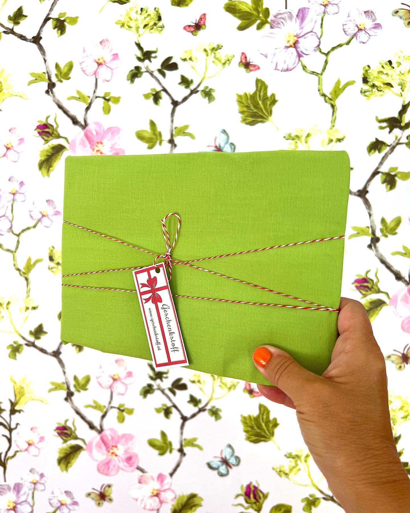 Wahnsinn! Geschenkstoff ist beim Green Marketing Award in der nächsten Runde. Das heißt wir sind in unserer Kategorie unter den letzten 5 👍. Finale ist am 1. Juni - wir freuen uns riesig und sind gespannt 🤩
www.green-marketing-award.at