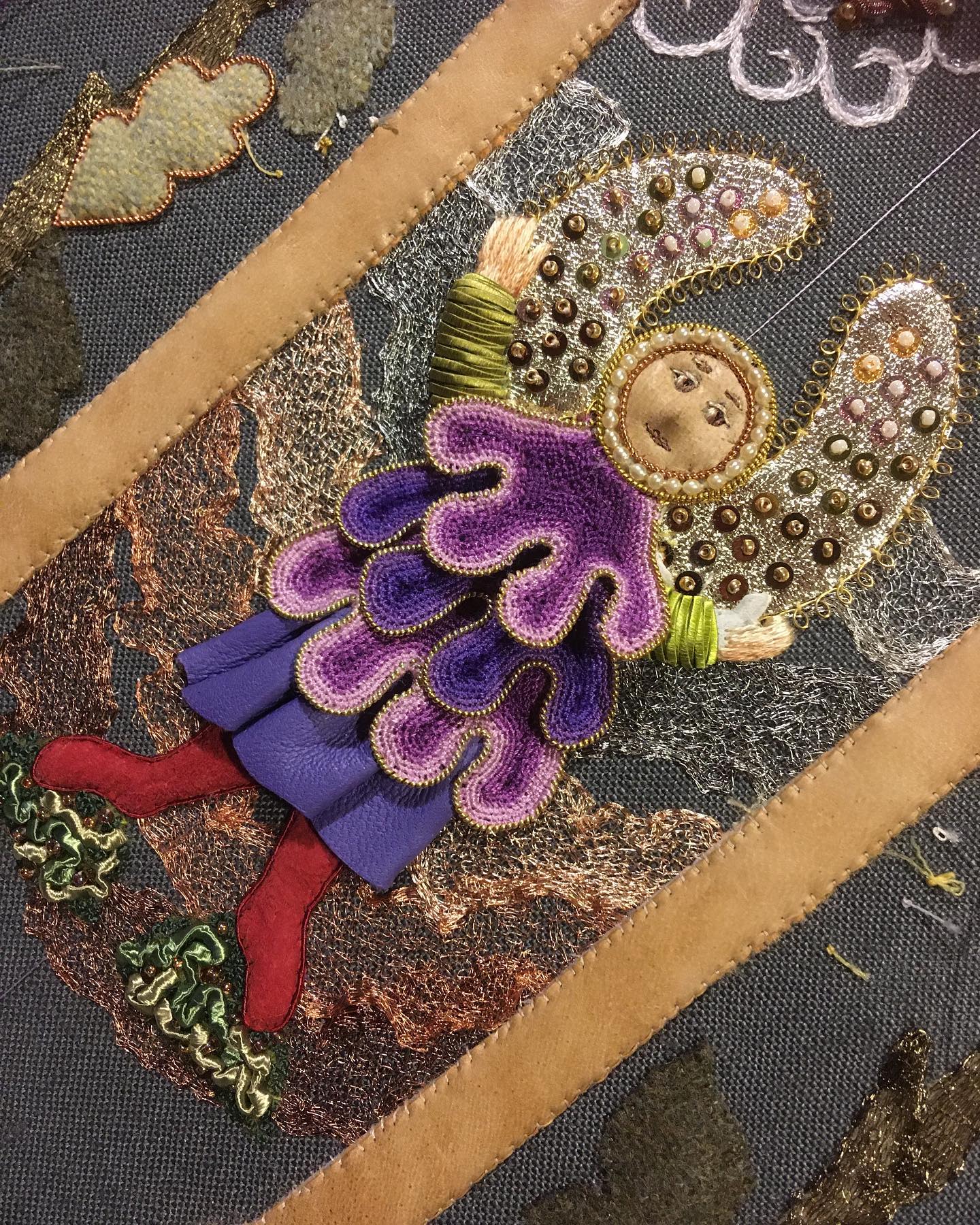 Wishing you a very Merry Christmas. This little guy is the centre piece of a design I’m working on and he finally got his clothes attached recently. He is based on an altar piece in the V&A and I knew he had to be stitched as soon as I saw him. Im looking forward to working on it more over the holidays. Thanks to @jennyadinchristie for helping me turn it into a design, supplying many yummy threads and keeping me inspired #stumpwork #v&a #historic #historicembroidery #needlelace #goldwork #angel